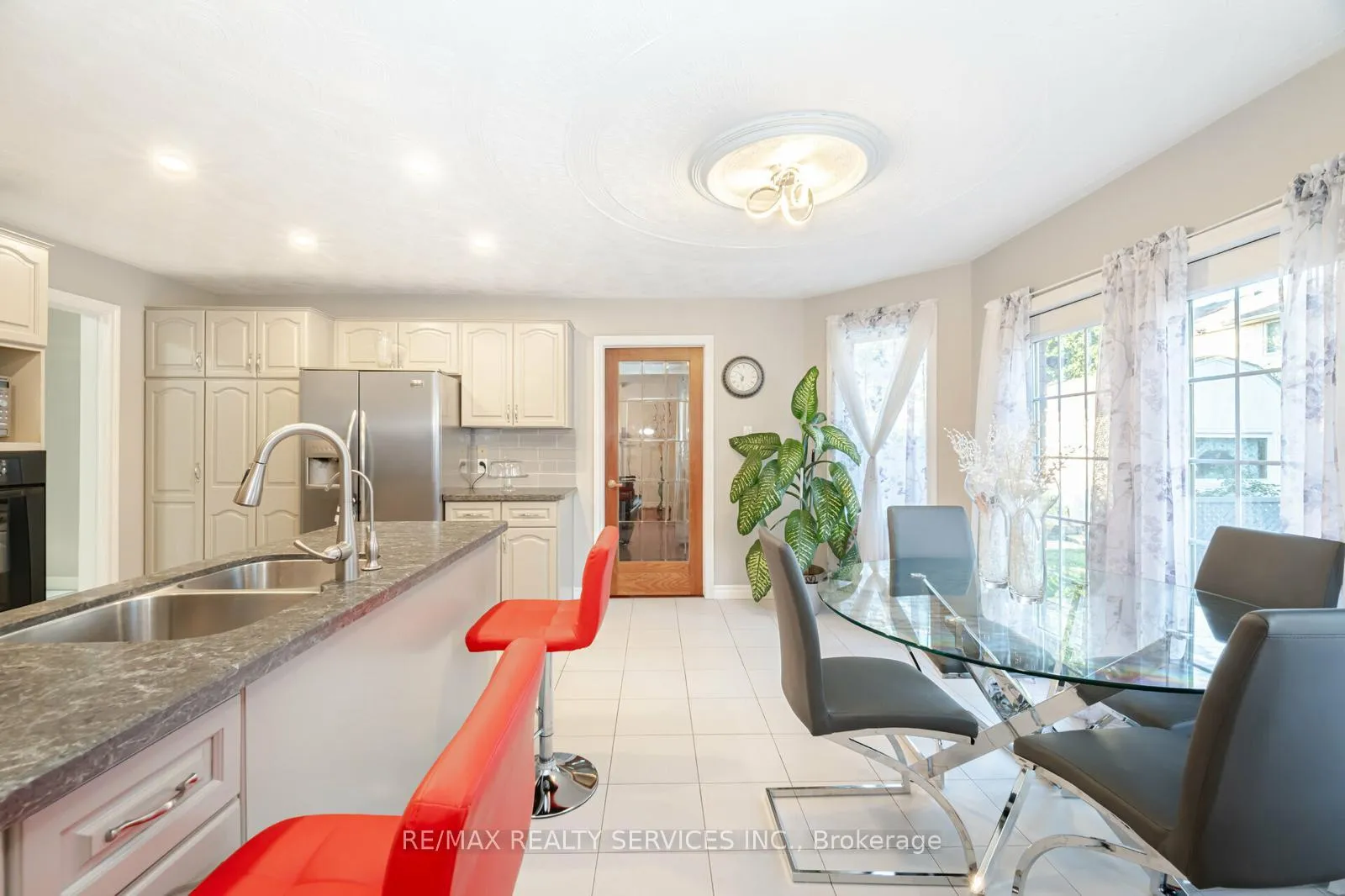 Photo 15 of 41 Jadestone Court, Kitchener — HOMEH