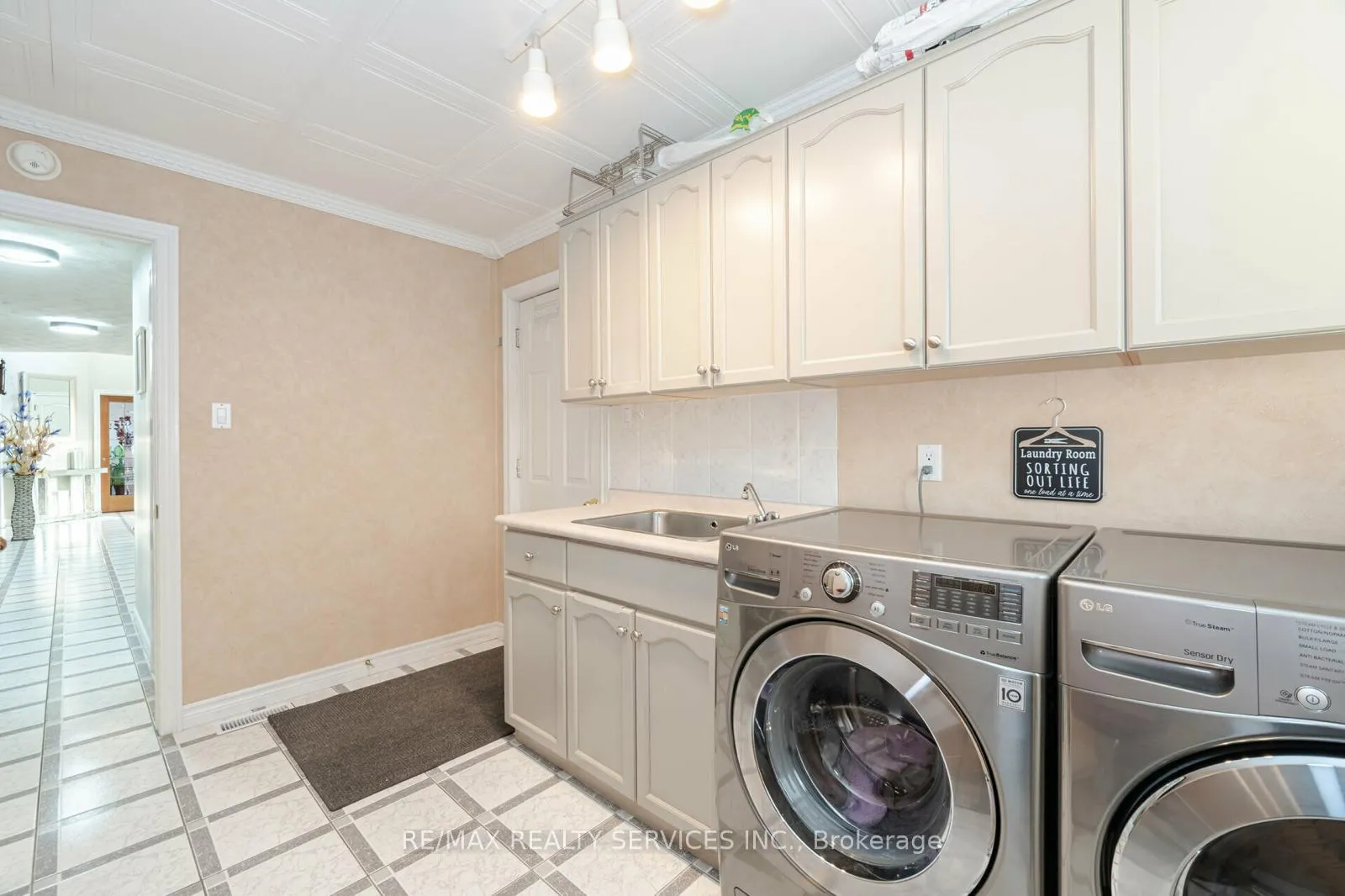 Photo 17 of 41 Jadestone Court, Kitchener — HOMEH