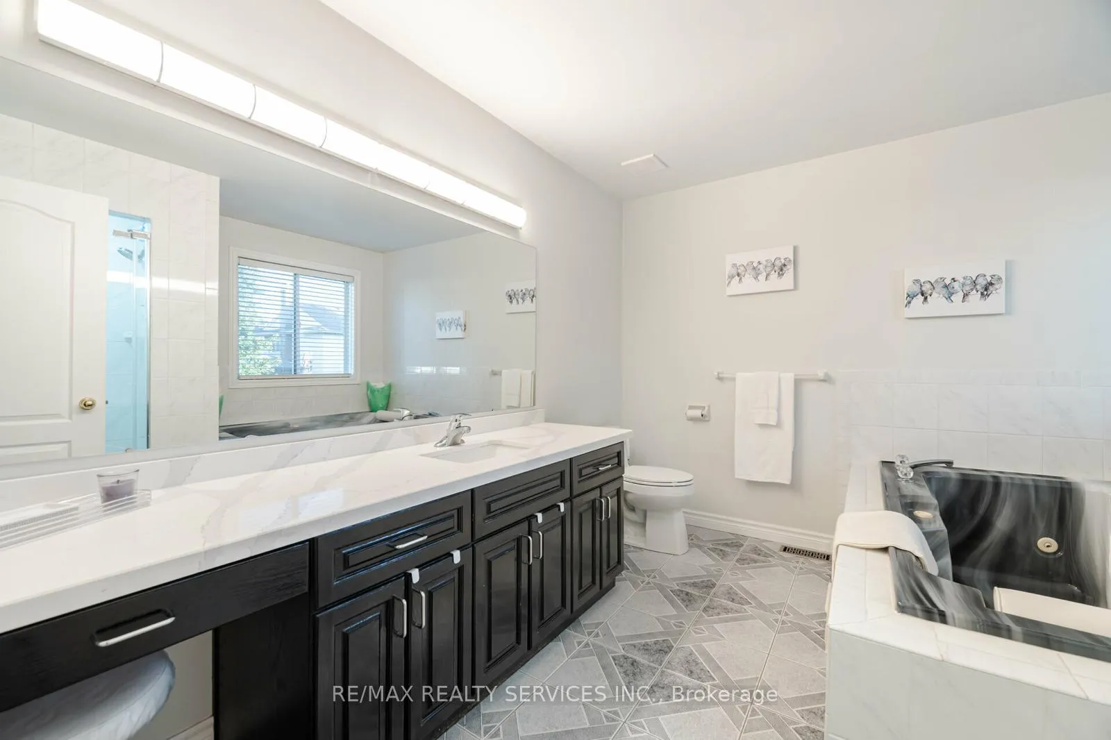 Photo 21 of 41 Jadestone Court, Kitchener — HOMEH
