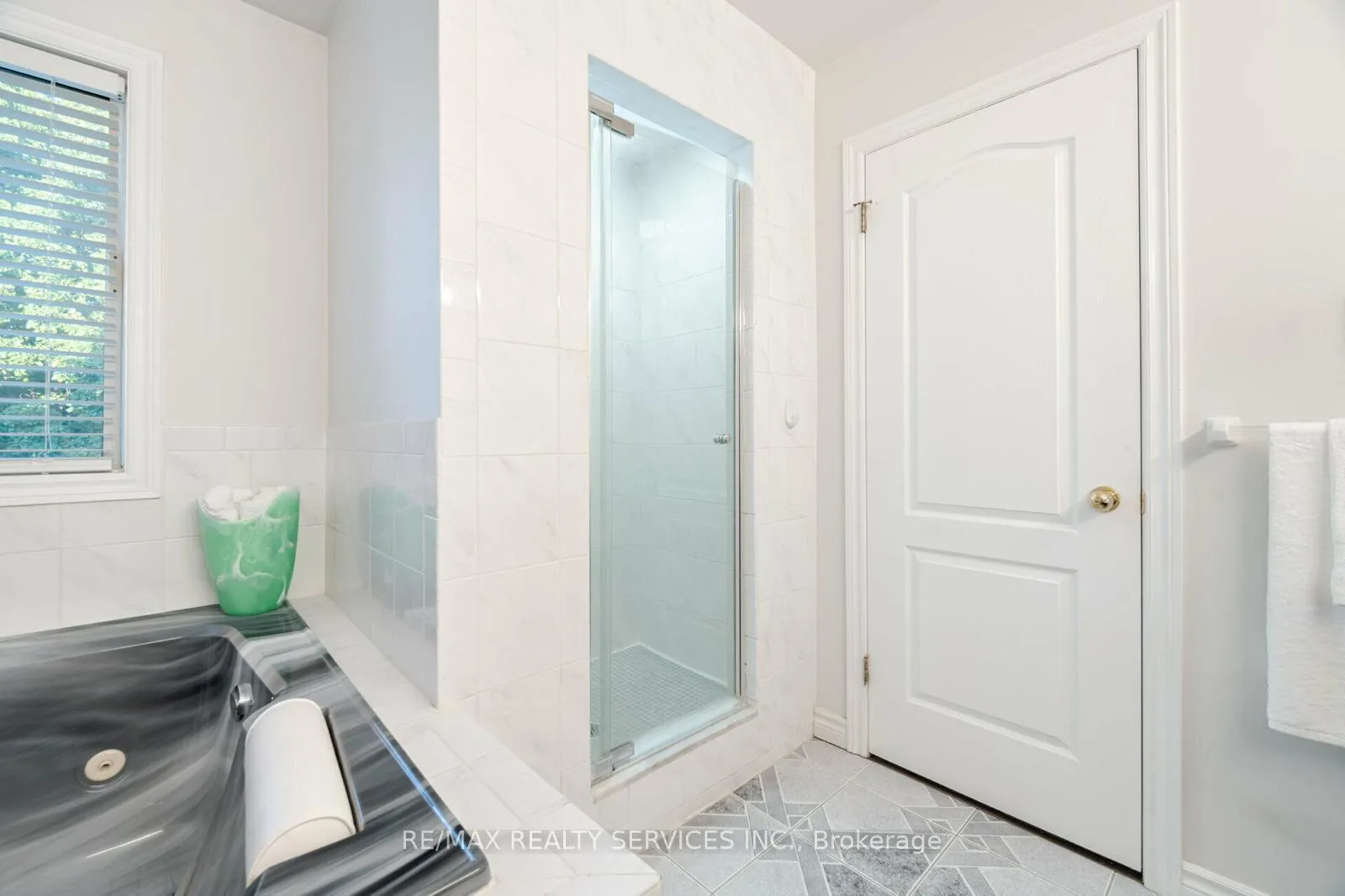 Photo 22 of 41 Jadestone Court, Kitchener — HOMEH