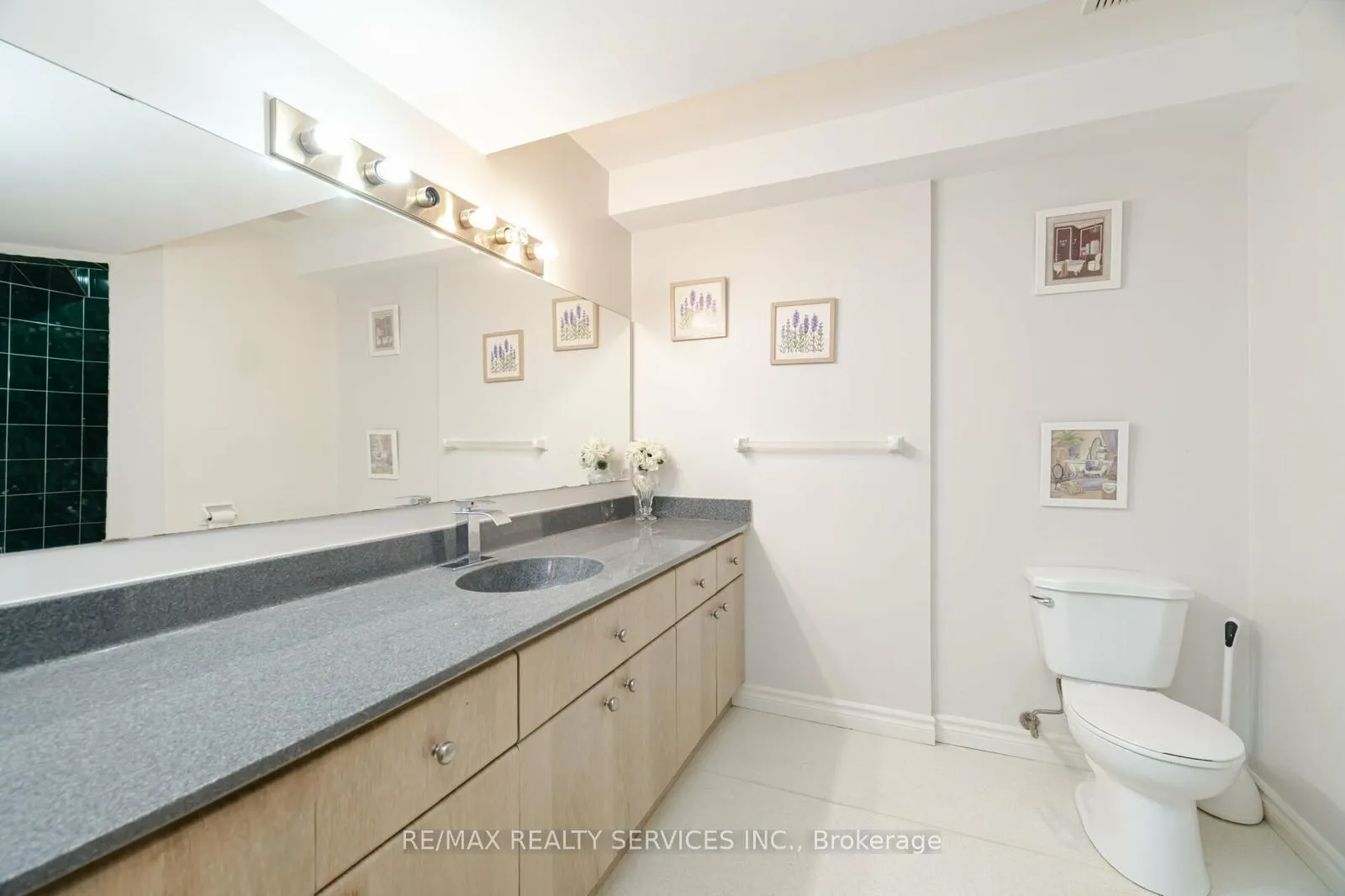 Photo 30 of 41 Jadestone Court, Kitchener — HOMEH