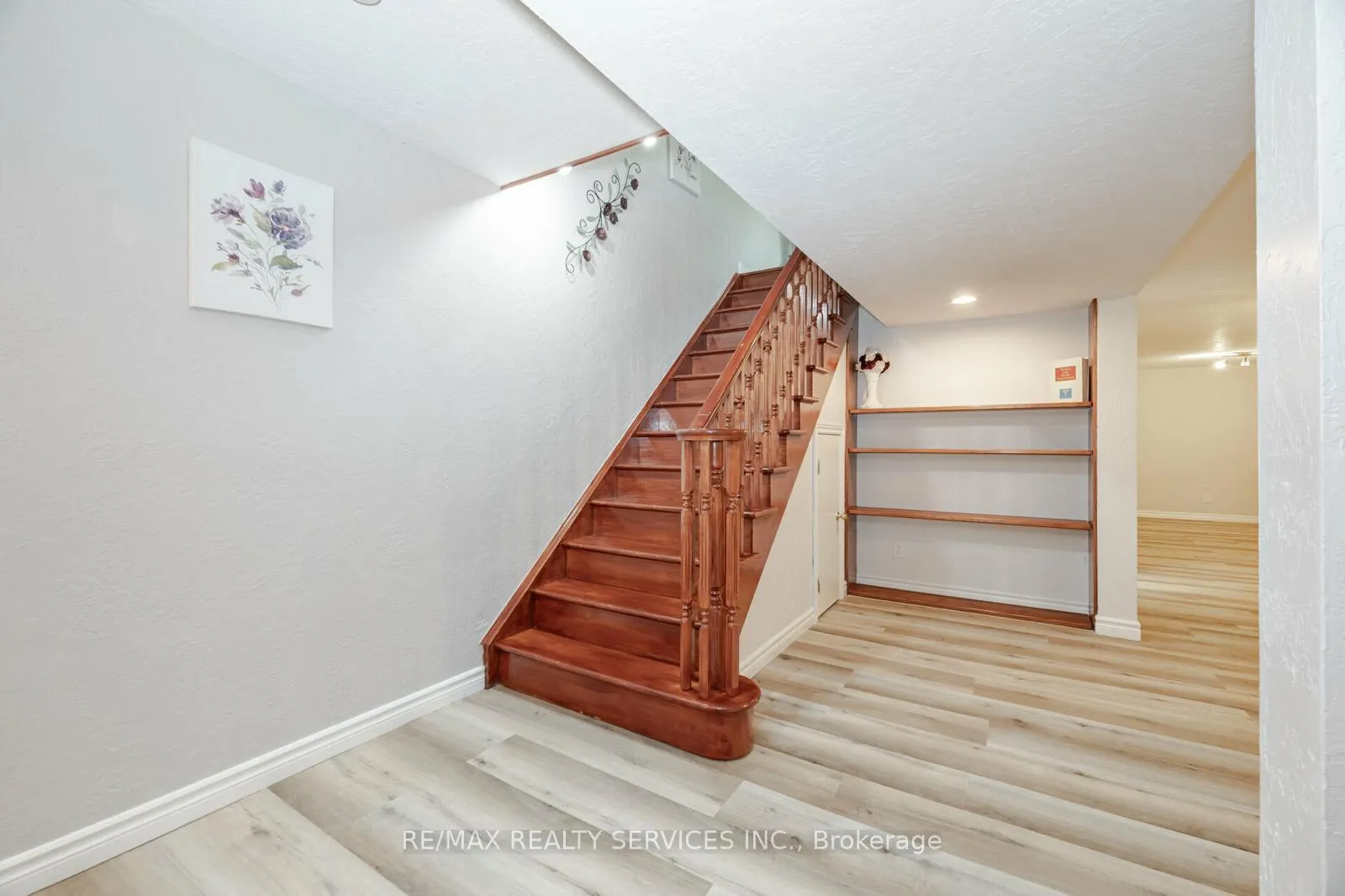 Photo 32 of 41 Jadestone Court, Kitchener — HOMEH