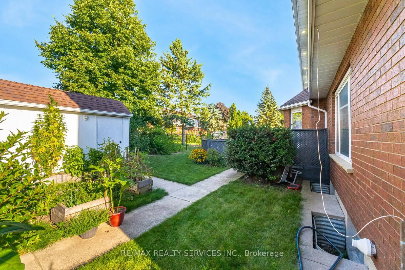 Photo 39 of 41 Jadestone Court, Kitchener — HOMEH