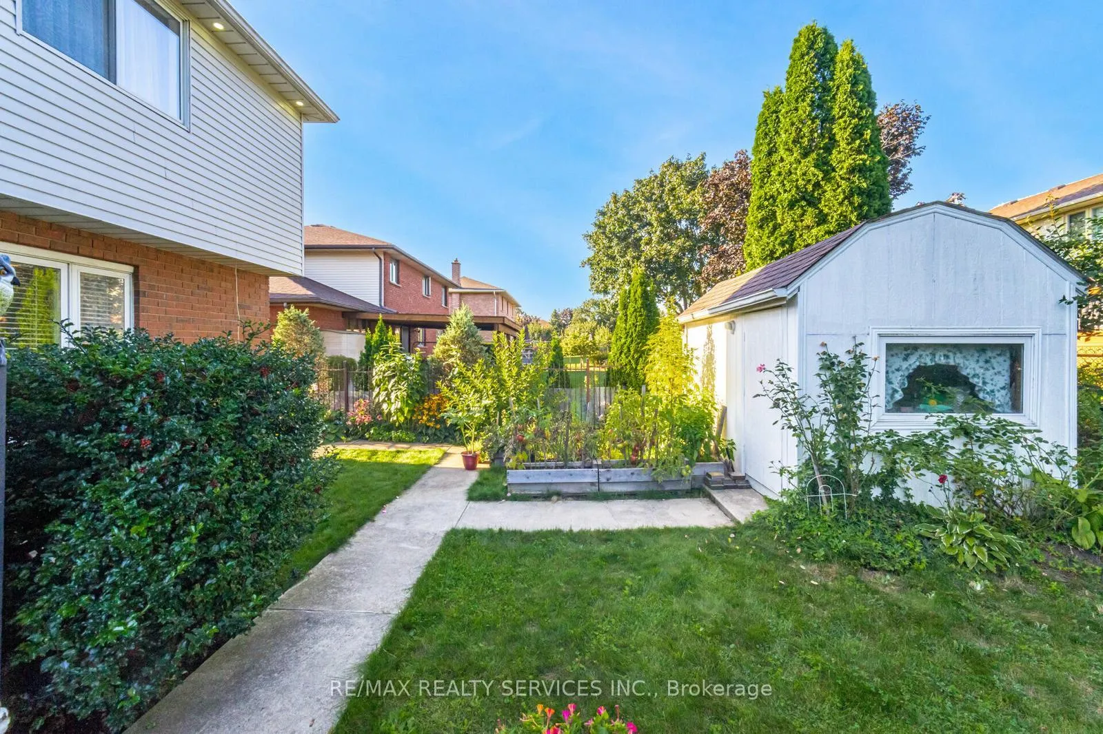 Photo 40 of 41 Jadestone Court, Kitchener — HOMEH