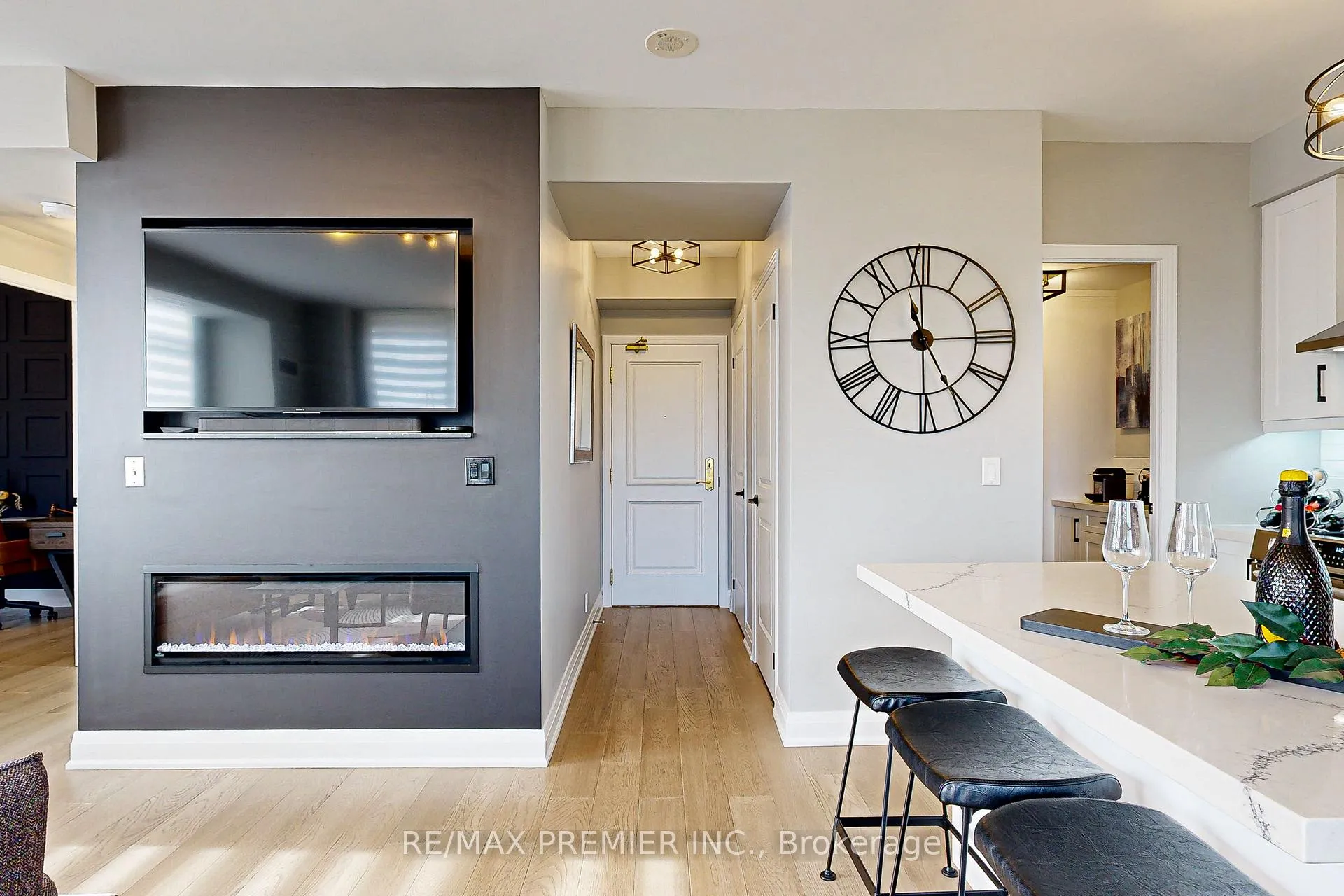 Photo 4 of Unit STE412, 9225 Jane Street, Vaughan, Maple — HOMEH