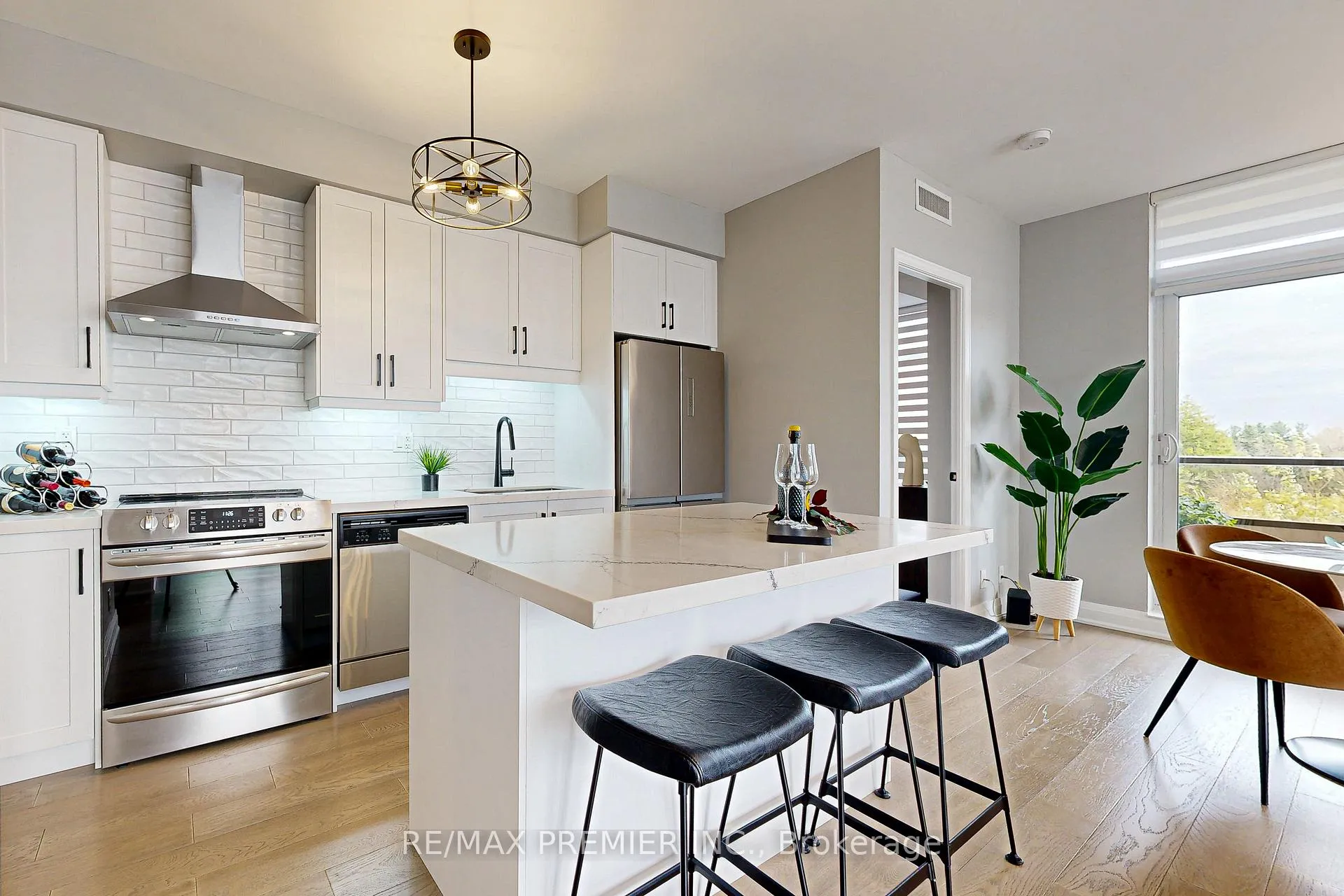 Photo 7 of Unit STE412, 9225 Jane Street, Vaughan, Maple — HOMEH