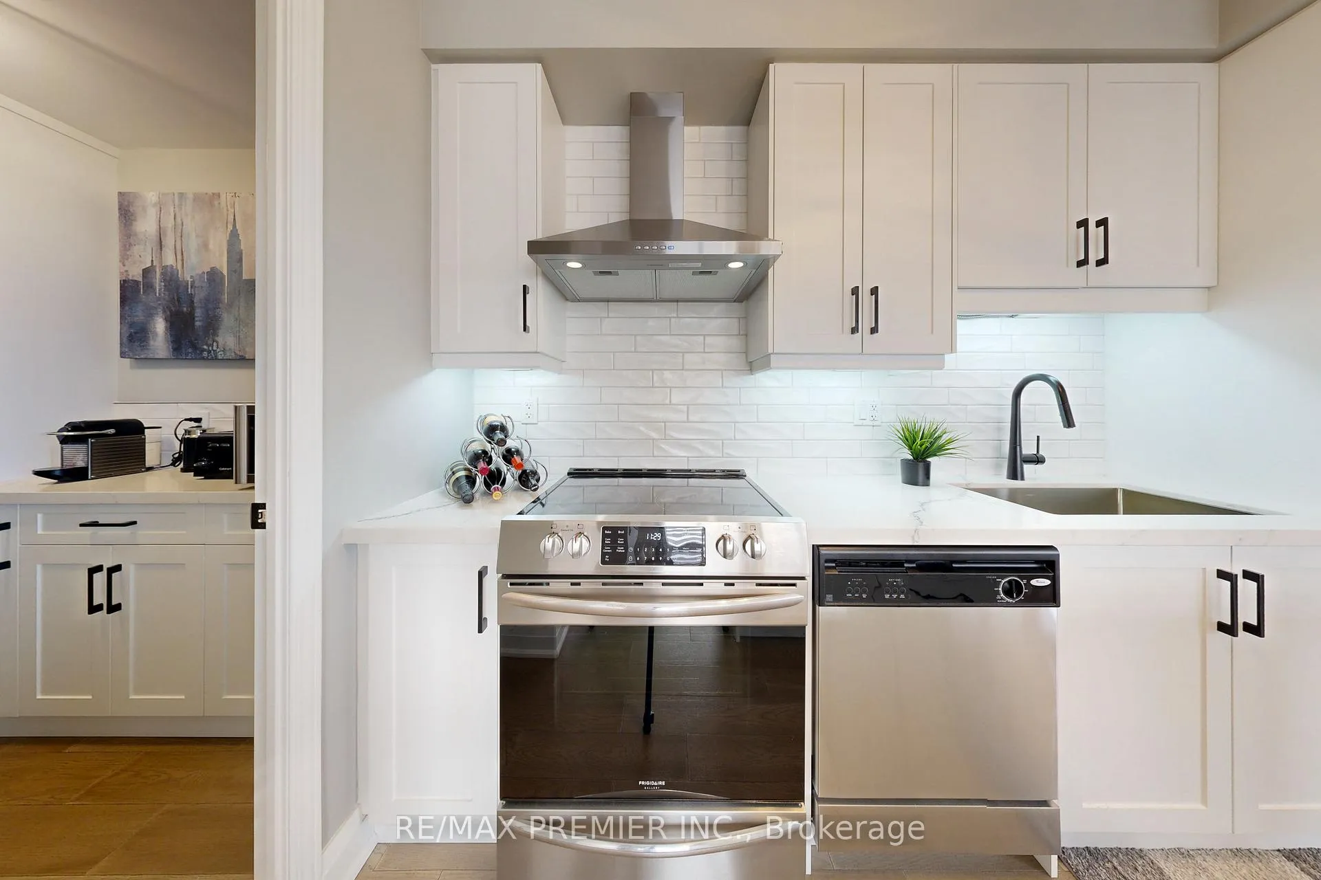 Photo 9 of Unit STE412, 9225 Jane Street, Vaughan, Maple — HOMEH