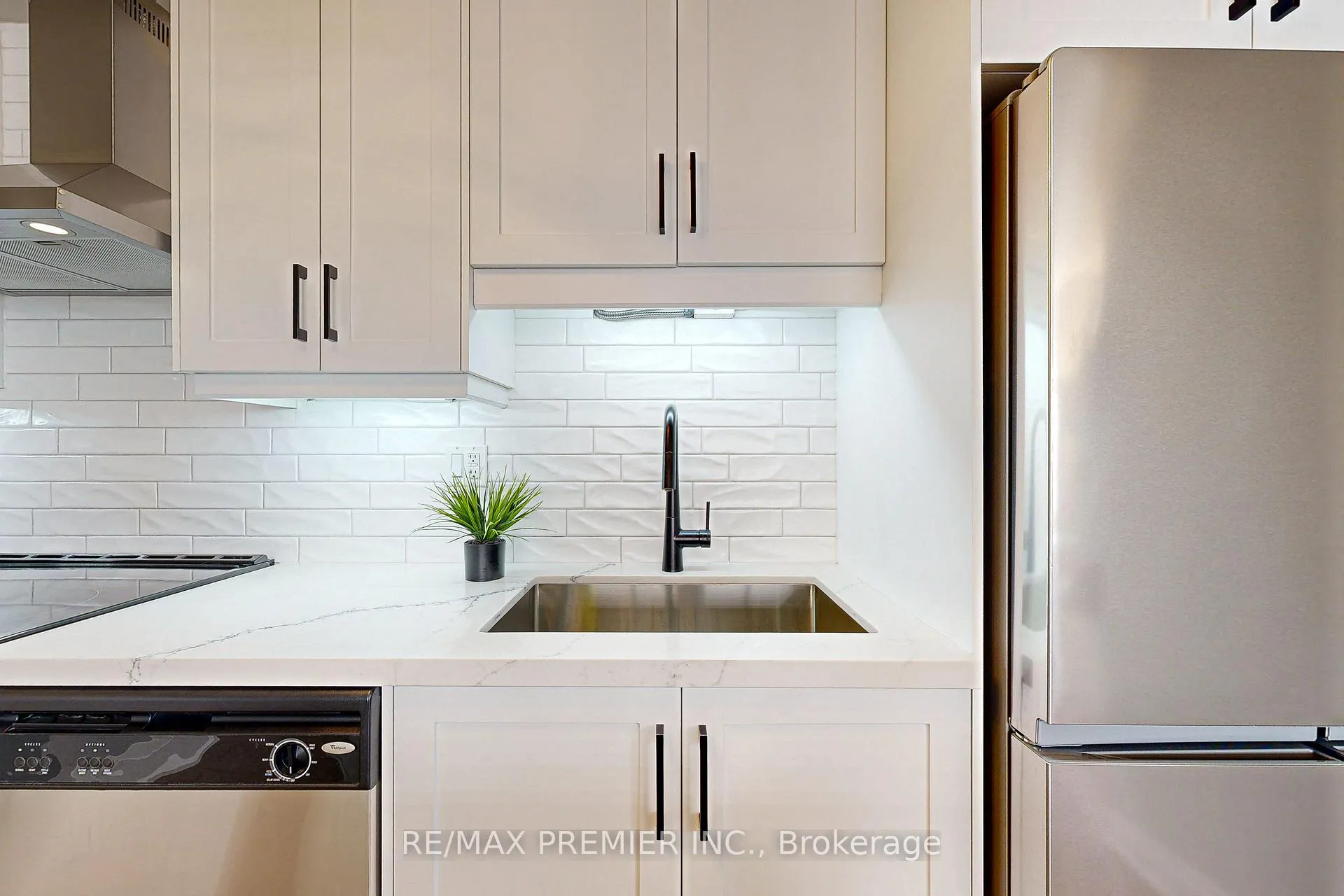 Photo 10 of Unit STE412, 9225 Jane Street, Vaughan, Maple — HOMEH