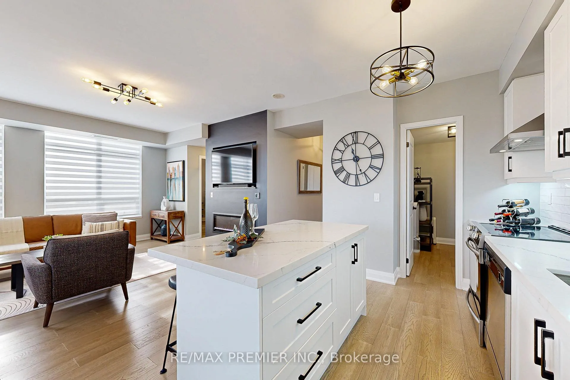 Photo 11 of Unit STE412, 9225 Jane Street, Vaughan, Maple — HOMEH