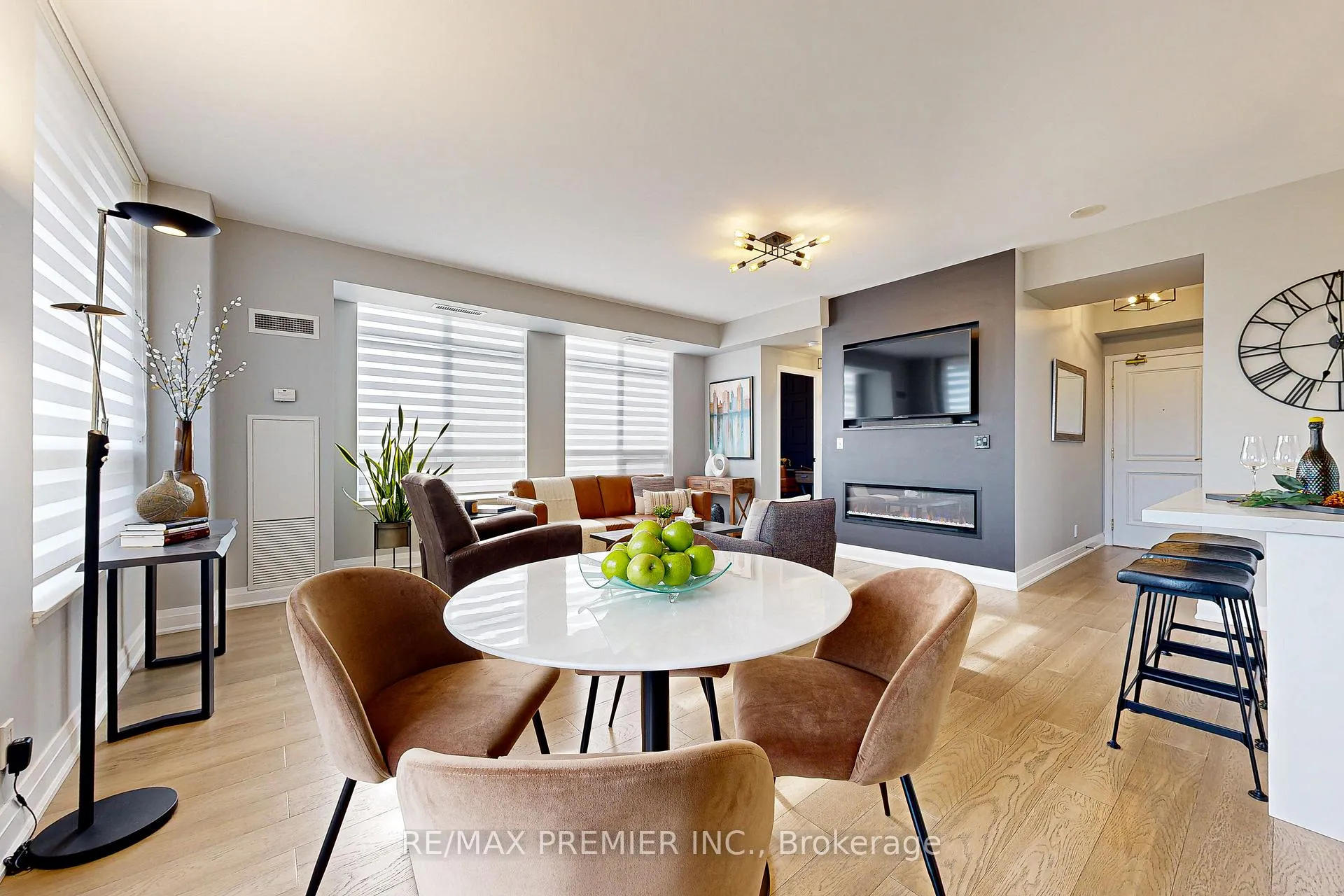 Photo 16 of Unit STE412, 9225 Jane Street, Vaughan, Maple — HOMEH
