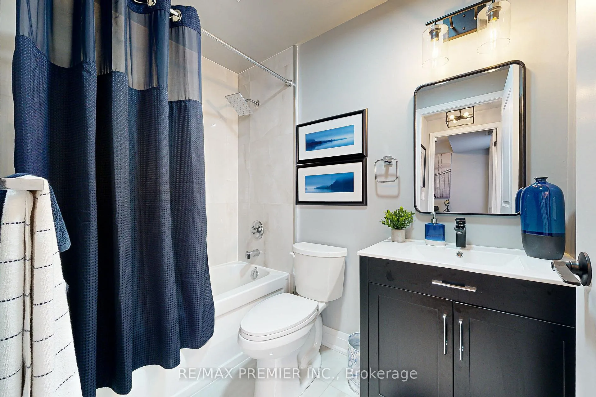 Photo 21 of Unit STE412, 9225 Jane Street, Vaughan, Maple — HOMEH
