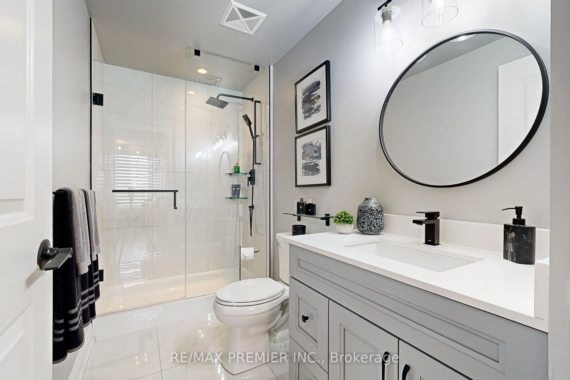 Photo 26 of Unit STE412, 9225 Jane Street, Vaughan, Maple — HOMEH