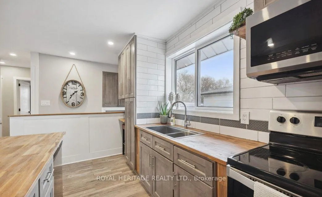 Photo 11 of 1143 Cedar Street, Oshawa, Lakeview — HOMEH