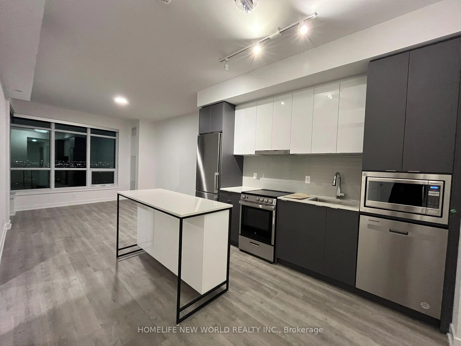 Photo 5 of Unit A-2202, 30 Upper Mall Way, Vaughan, Brownridge — HOMEH