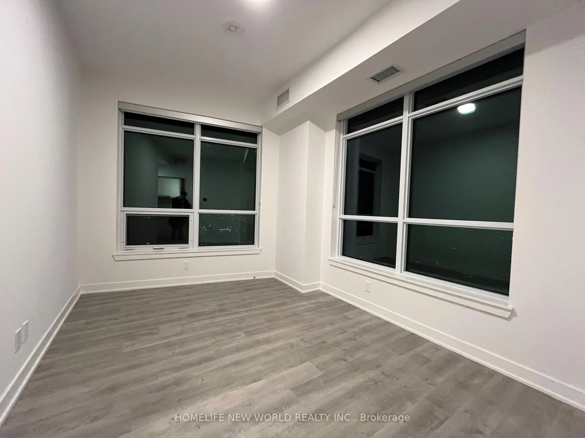 Photo 6 of Unit A-2202, 30 Upper Mall Way, Vaughan, Brownridge — HOMEH