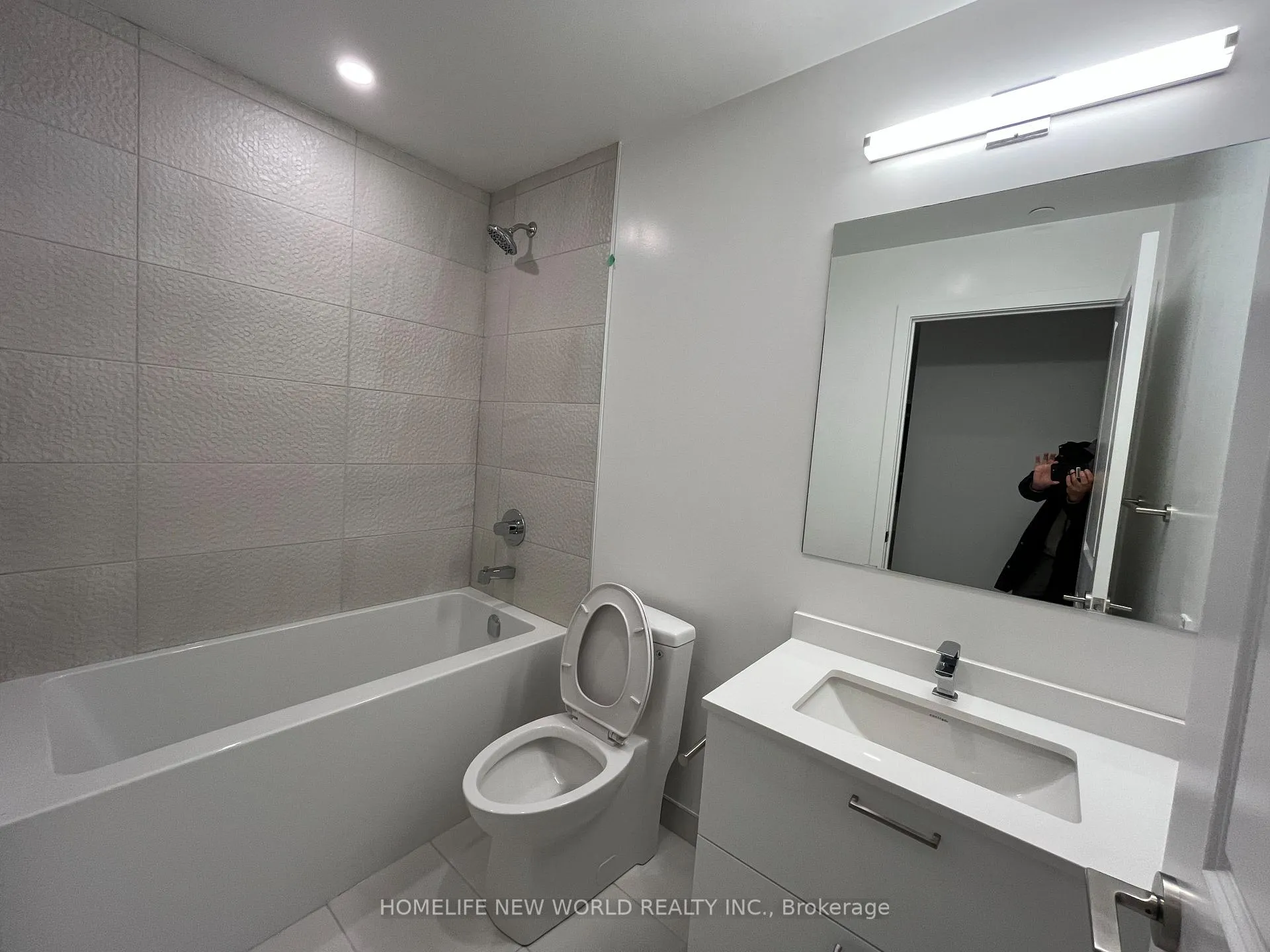 Photo 10 of Unit A-2202, 30 Upper Mall Way, Vaughan, Brownridge — HOMEH