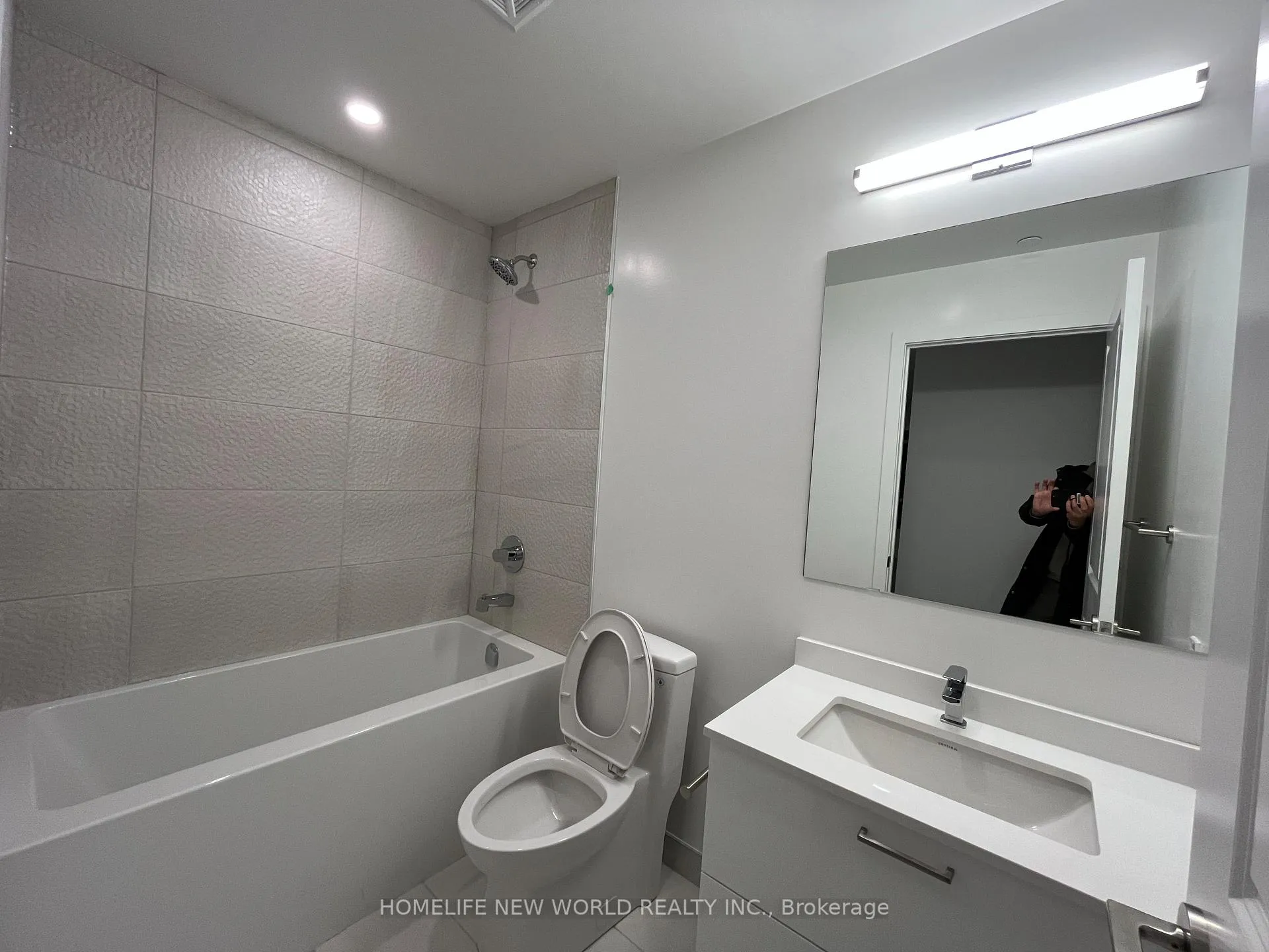 Photo 17 of Unit A-2202, 30 Upper Mall Way, Vaughan, Brownridge — HOMEH