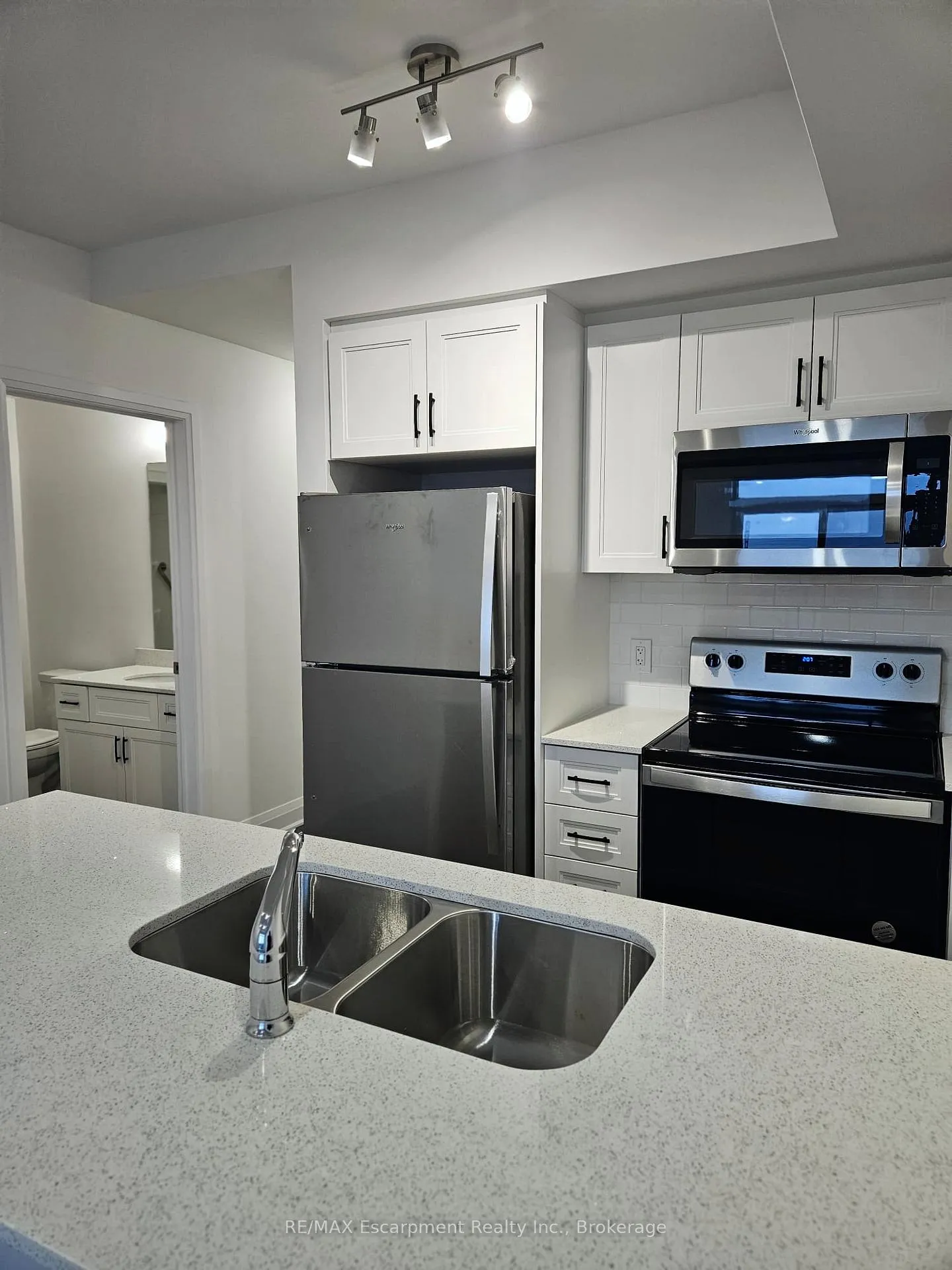Photo 3 of Unit 302, 1936 Rymal Road E, Hamilton, Rural Glanbrook — HOMEH