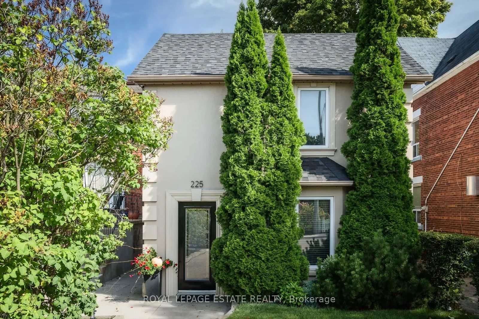 Photo 2 of 225 Pickering Street, Toronto, East End-Danforth — HOMEH