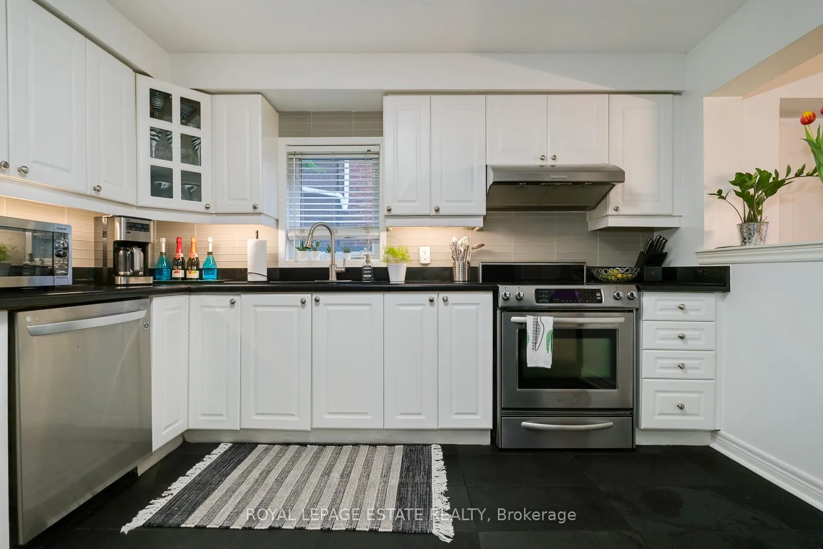 Photo 13 of 225 Pickering Street, Toronto, East End-Danforth — HOMEH