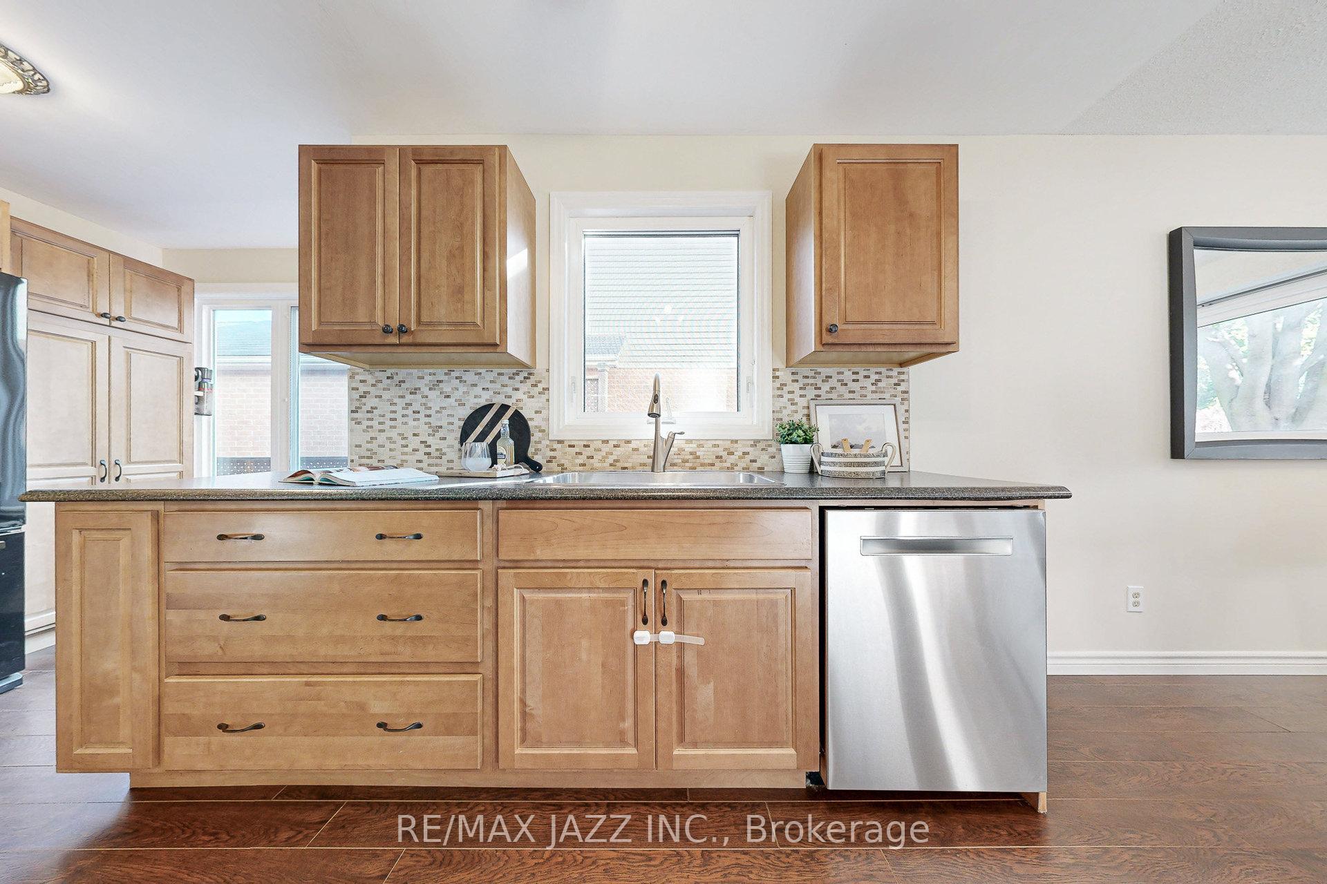 Photo 13 of 98 Penfound Drive, Clarington, Bowmanville — HOMEH