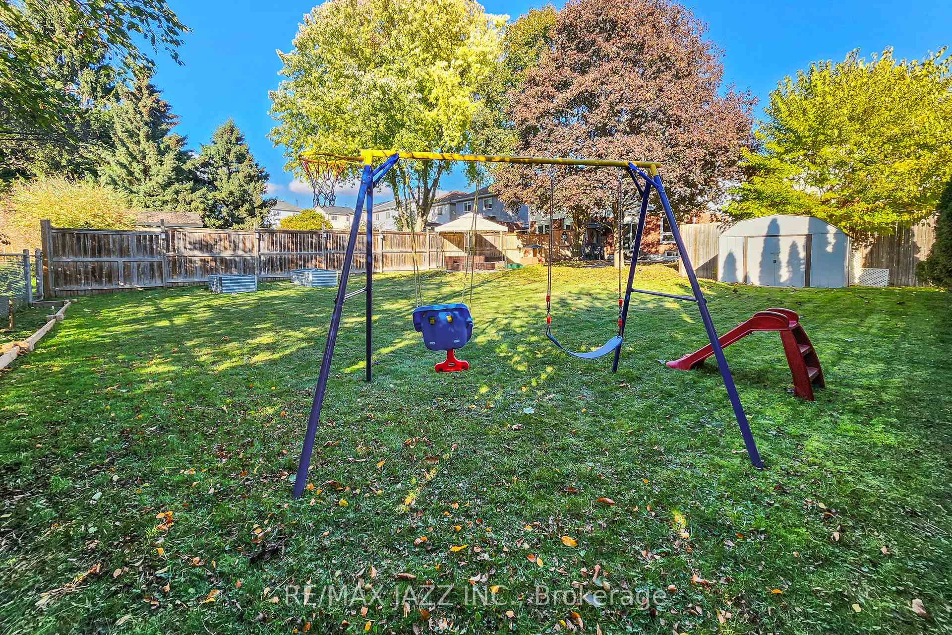 Photo 48 of 98 Penfound Drive, Clarington, Bowmanville — HOMEH