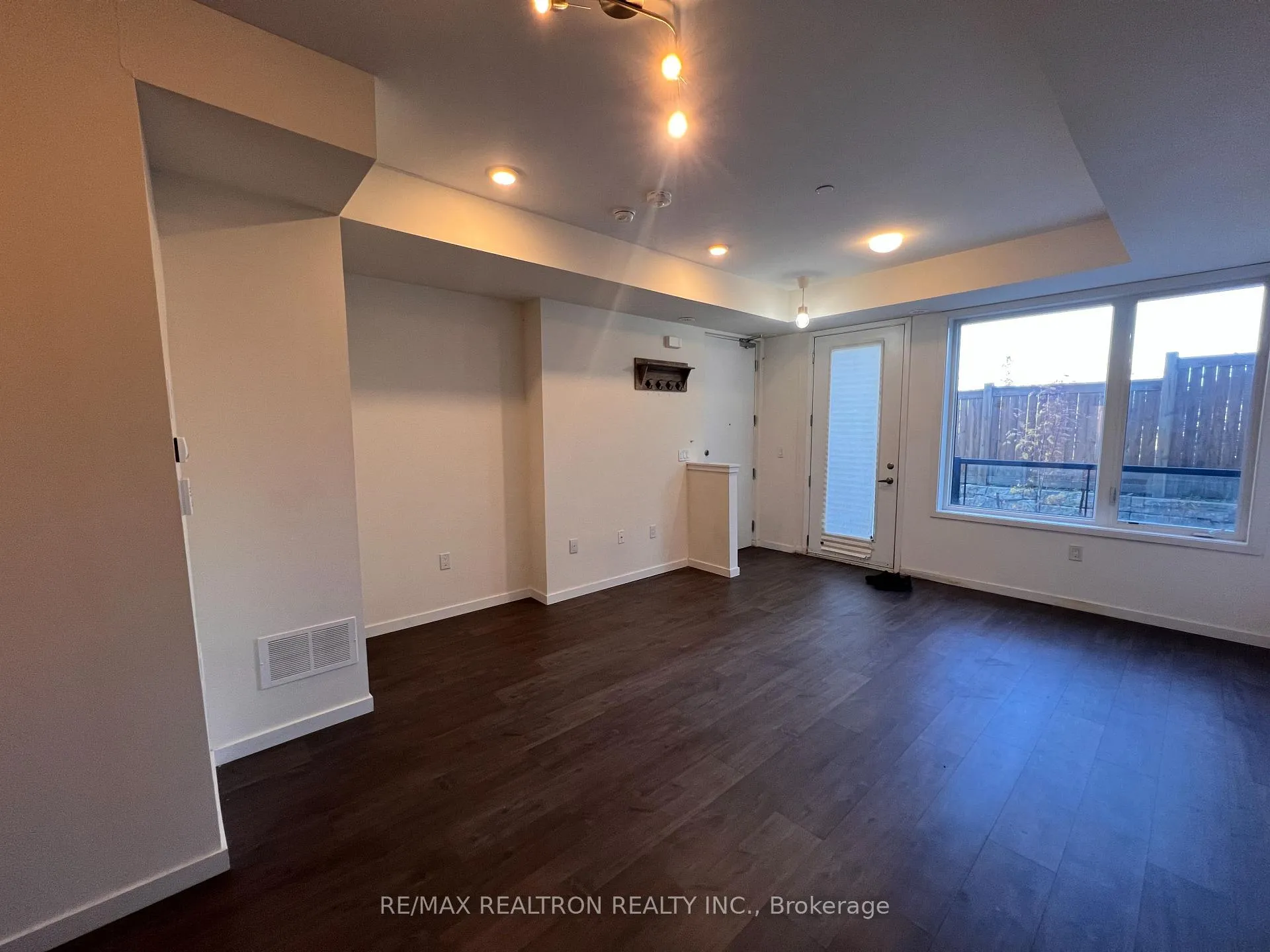Photo 4 of Unit 23, 200 Alex Gardner Circle, Aurora, Aurora Heights — HOMEH