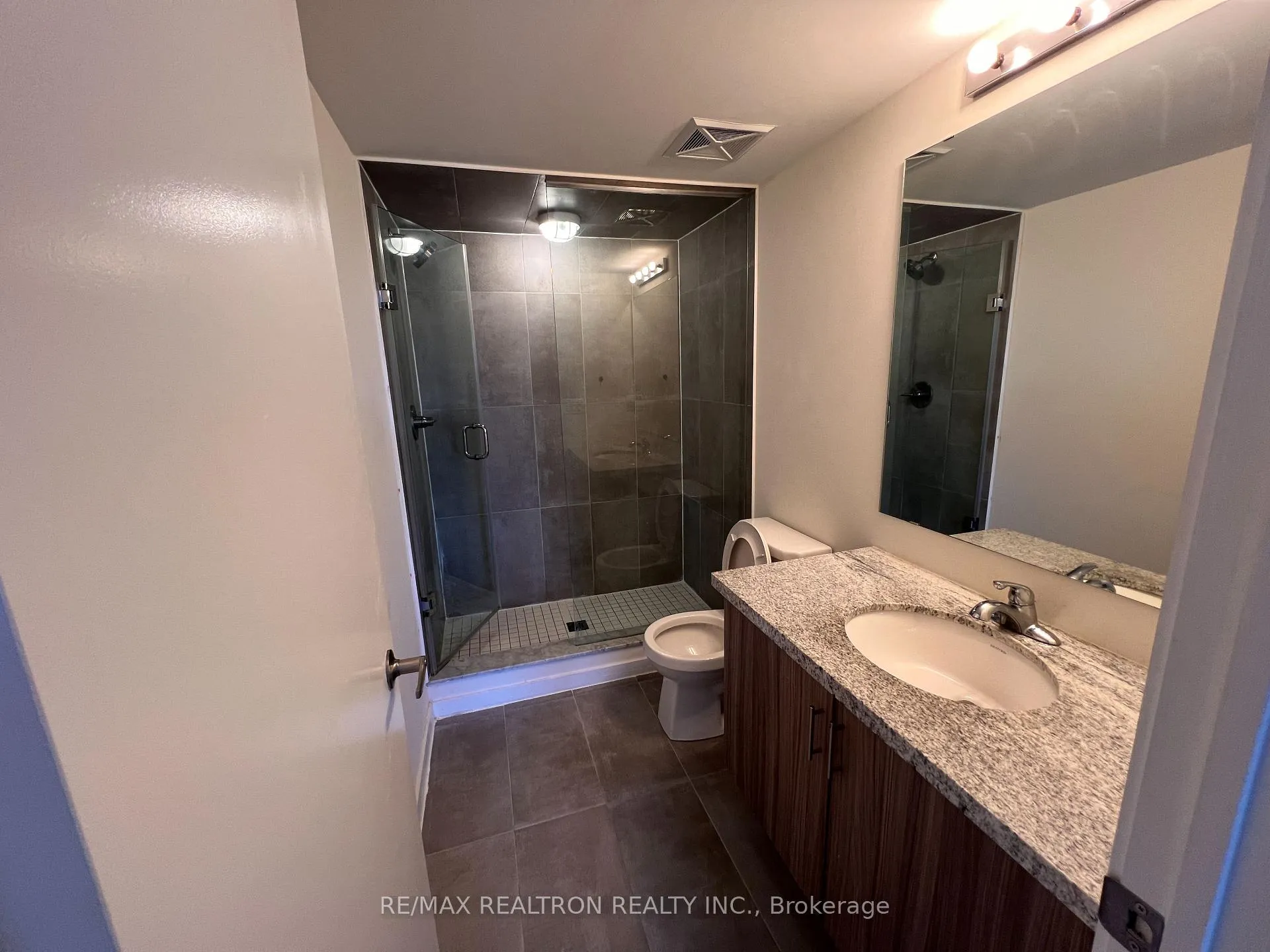 Photo 13 of Unit 23, 200 Alex Gardner Circle, Aurora, Aurora Heights — HOMEH