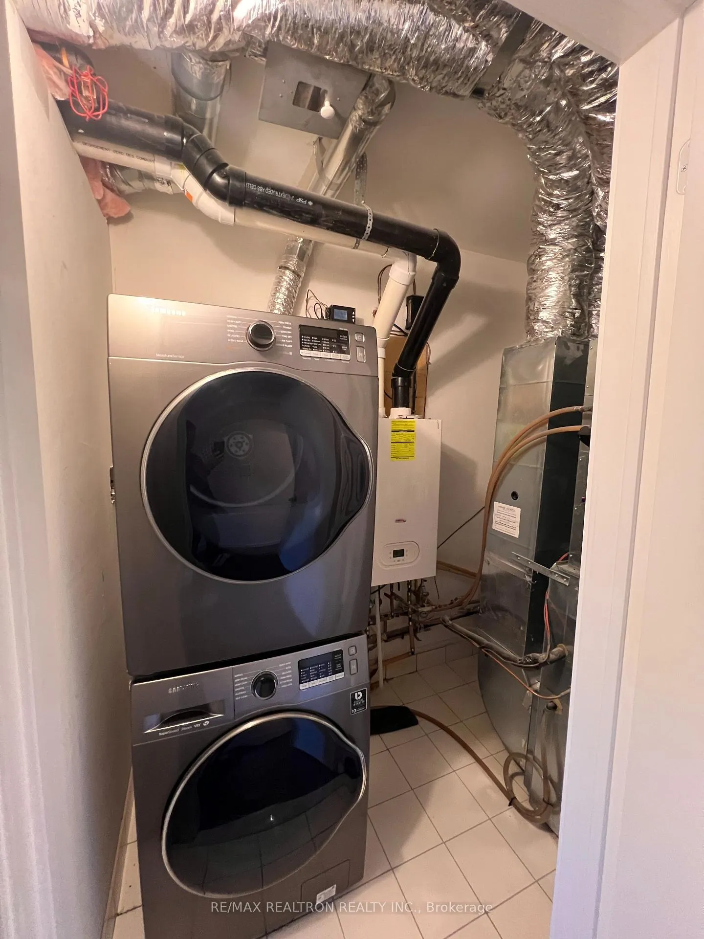 Photo 14 of Unit 23, 200 Alex Gardner Circle, Aurora, Aurora Heights — HOMEH