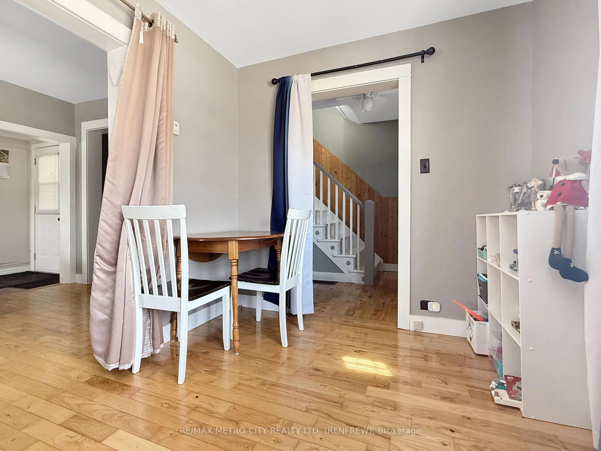 Photo 2 of 325 Joffre Avenue, Renfrew — HOMEH