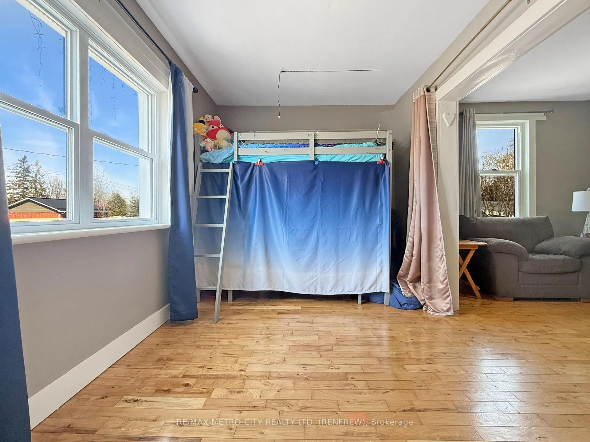 Photo 4 of 325 Joffre Avenue, Renfrew — HOMEH