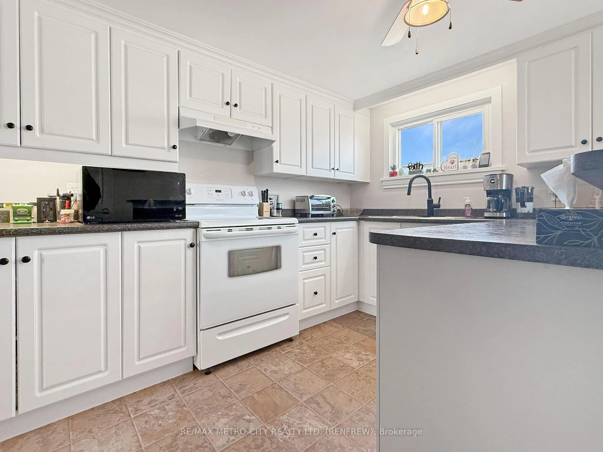 Photo 11 of 325 Joffre Avenue, Renfrew — HOMEH