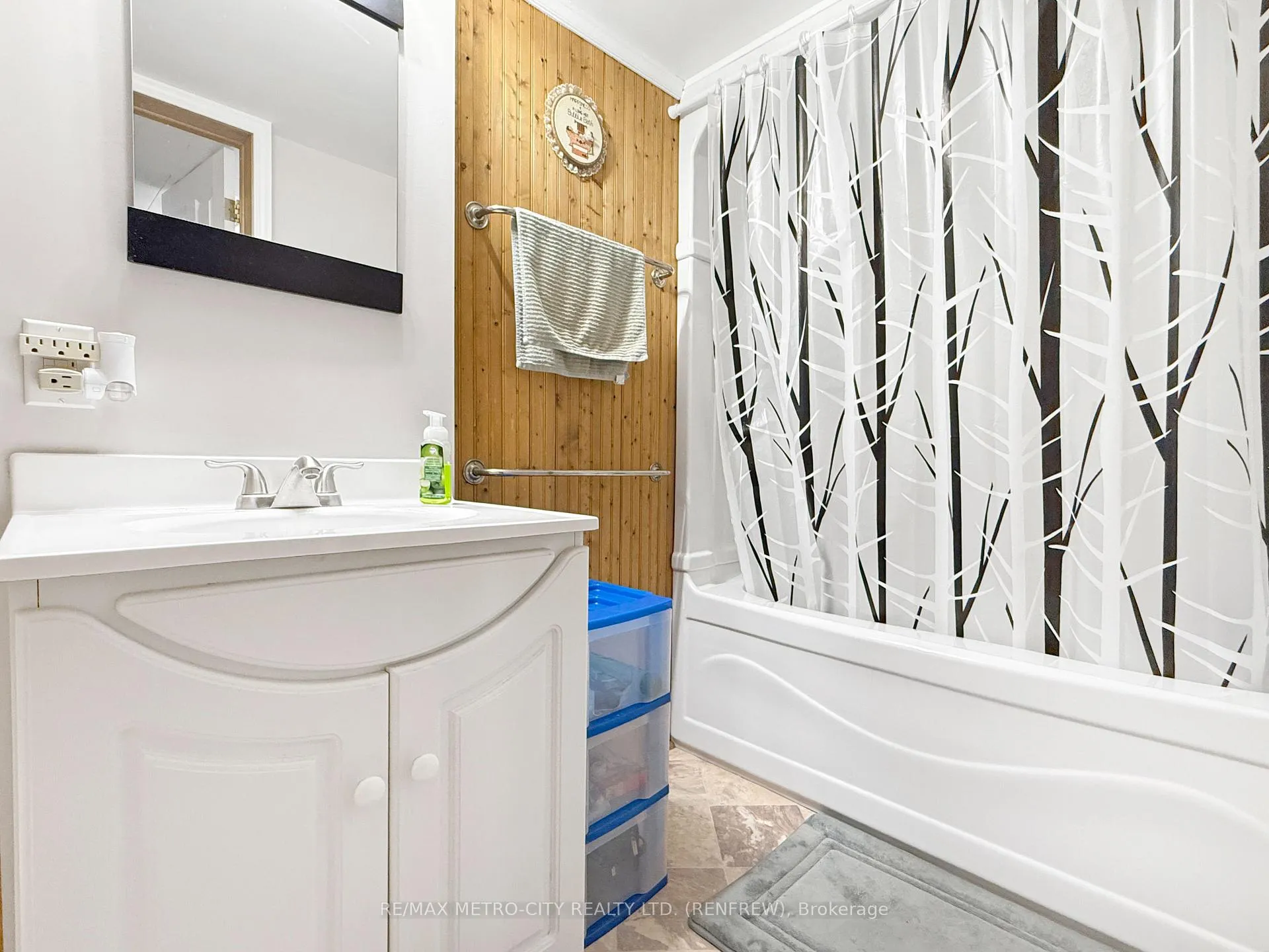 Photo 14 of 325 Joffre Avenue, Renfrew — HOMEH