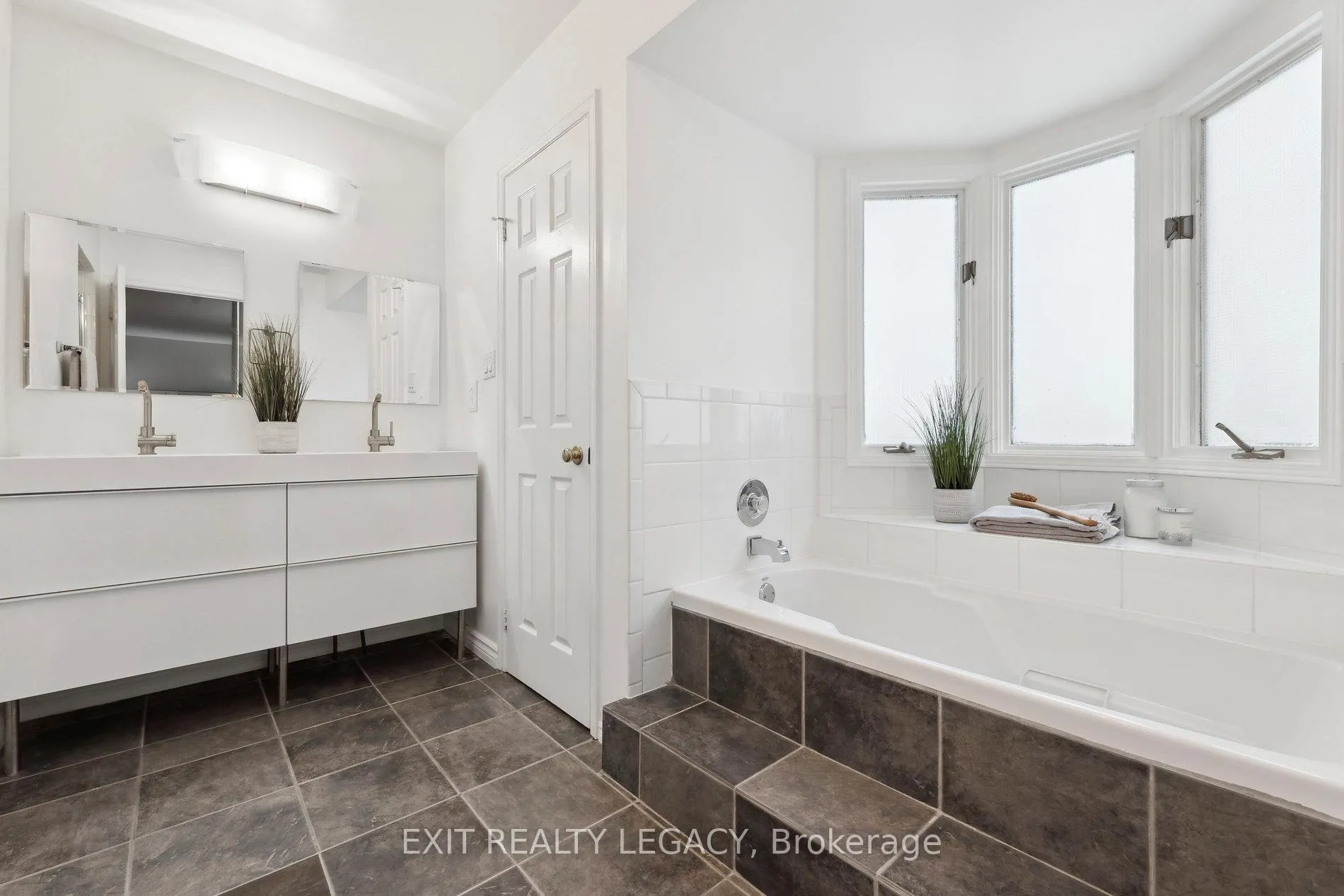 Photo 20 of 1586 Heathside Crescent, Pickering, Liverpool — HOMEH