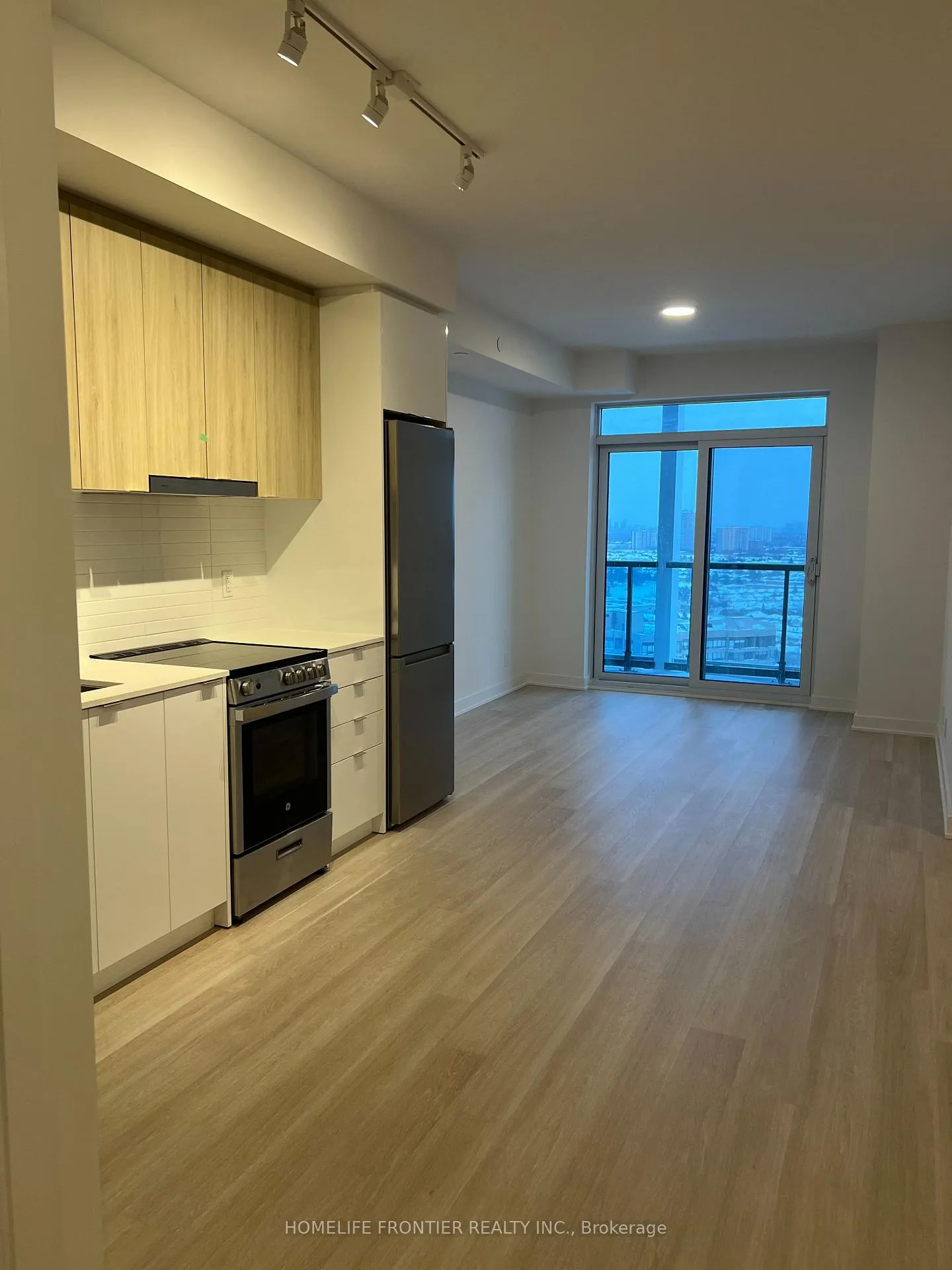 Photo 4 of Unit 2201, 30 Upper Mall Way, Vaughan, Brownridge — HOMEH
