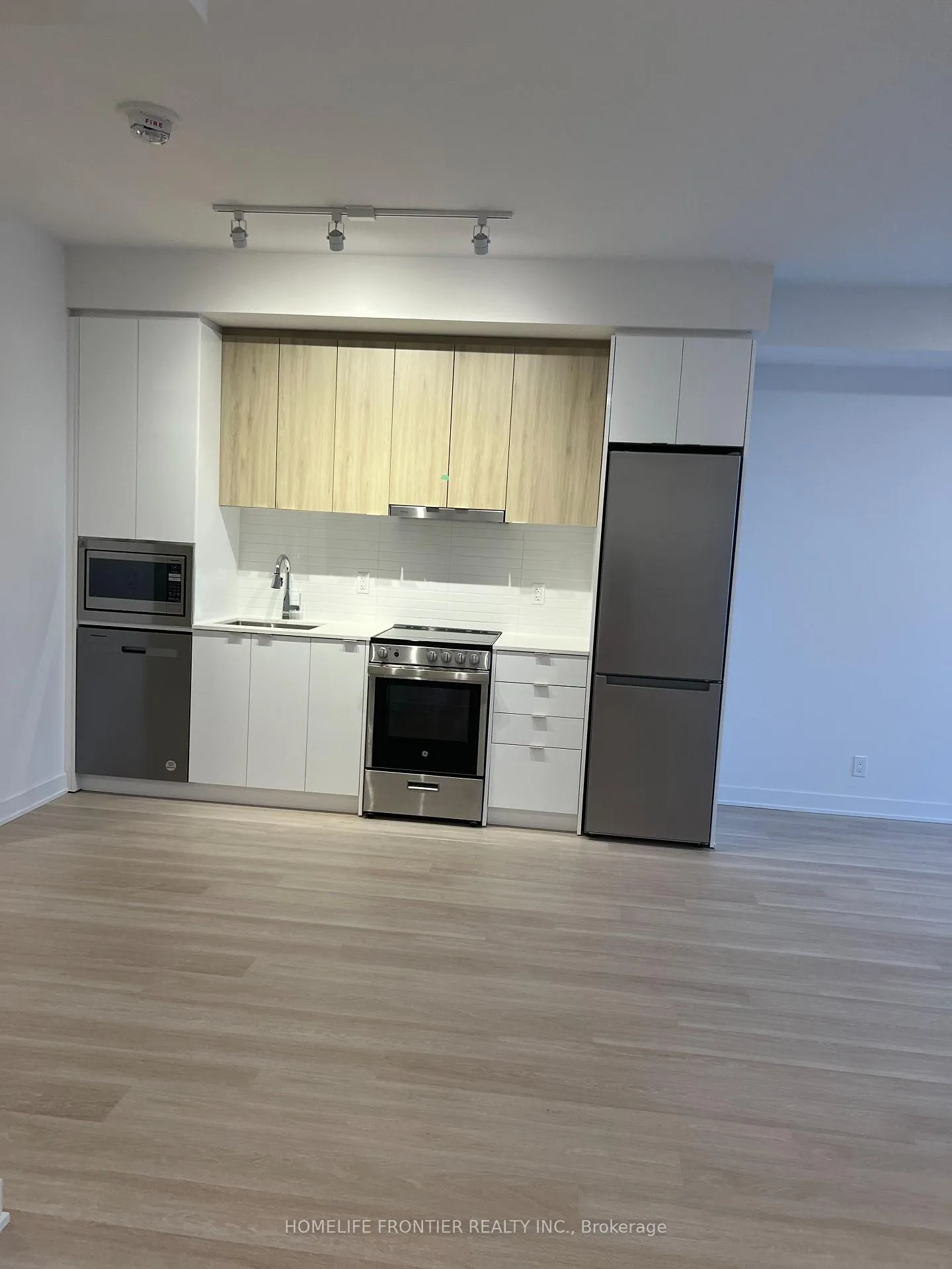 Photo 5 of Unit 2201, 30 Upper Mall Way, Vaughan, Brownridge — HOMEH