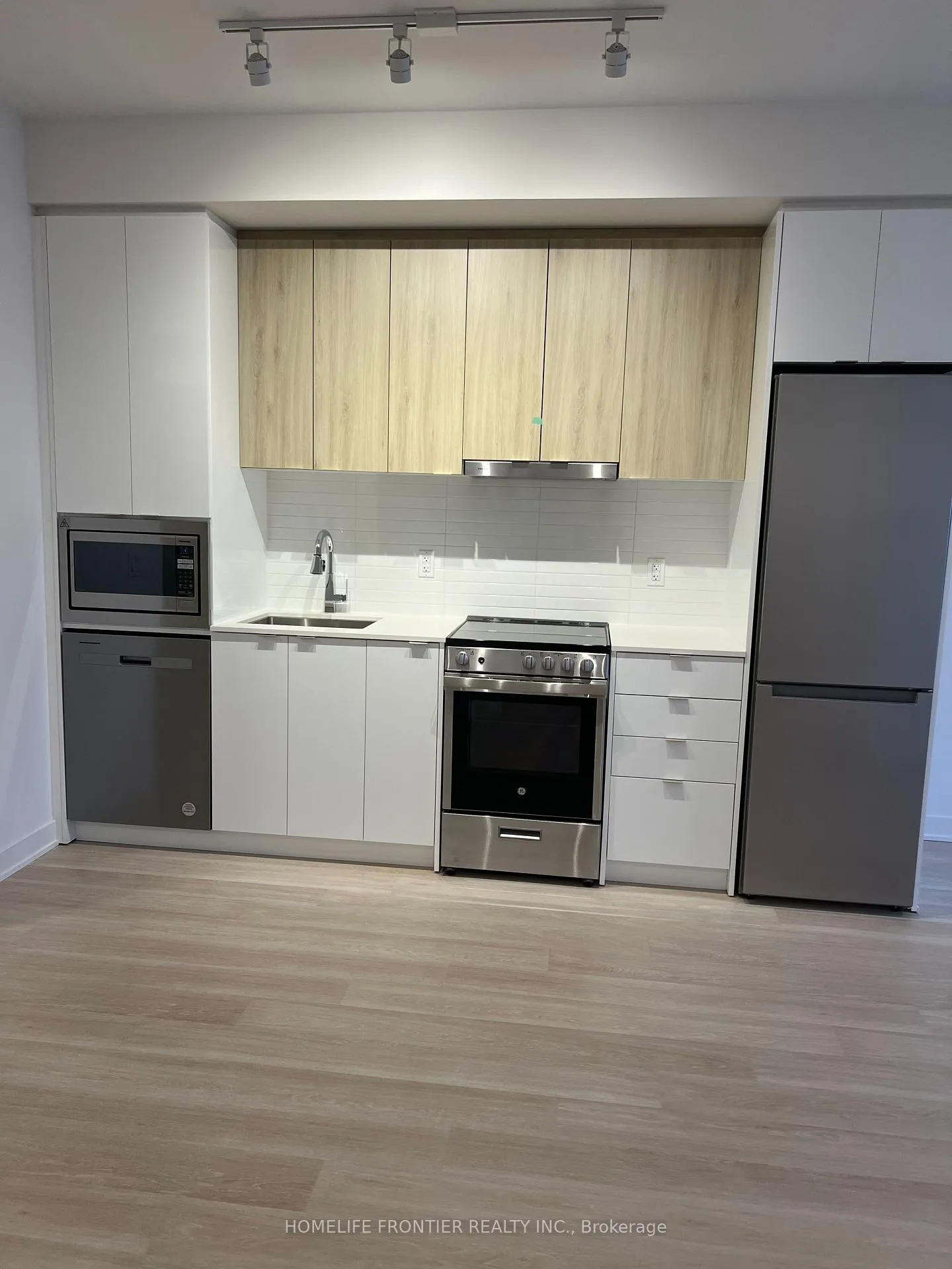 Photo 6 of Unit 2201, 30 Upper Mall Way, Vaughan, Brownridge — HOMEH