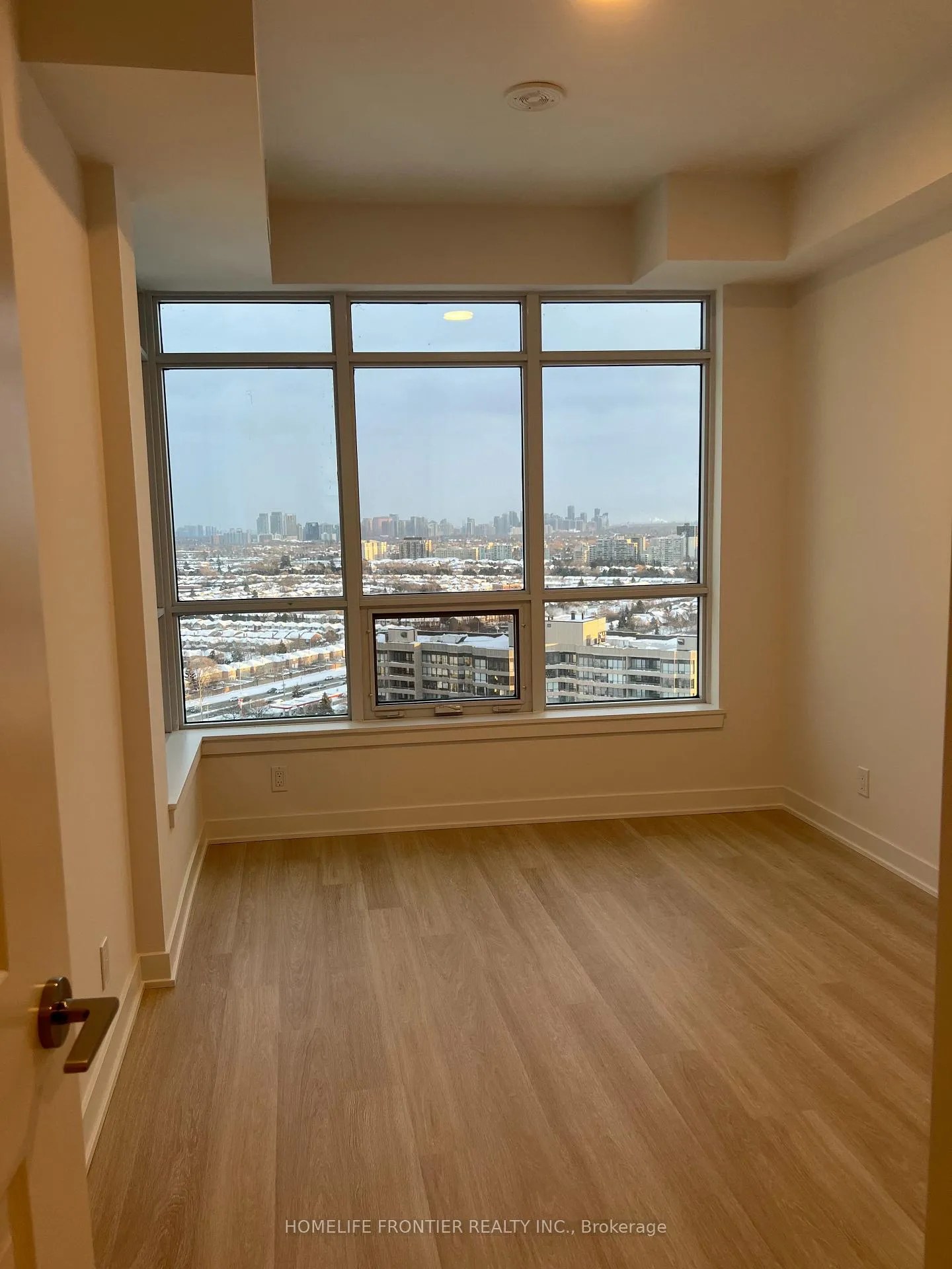 Photo 11 of Unit 2201, 30 Upper Mall Way, Vaughan, Brownridge — HOMEH