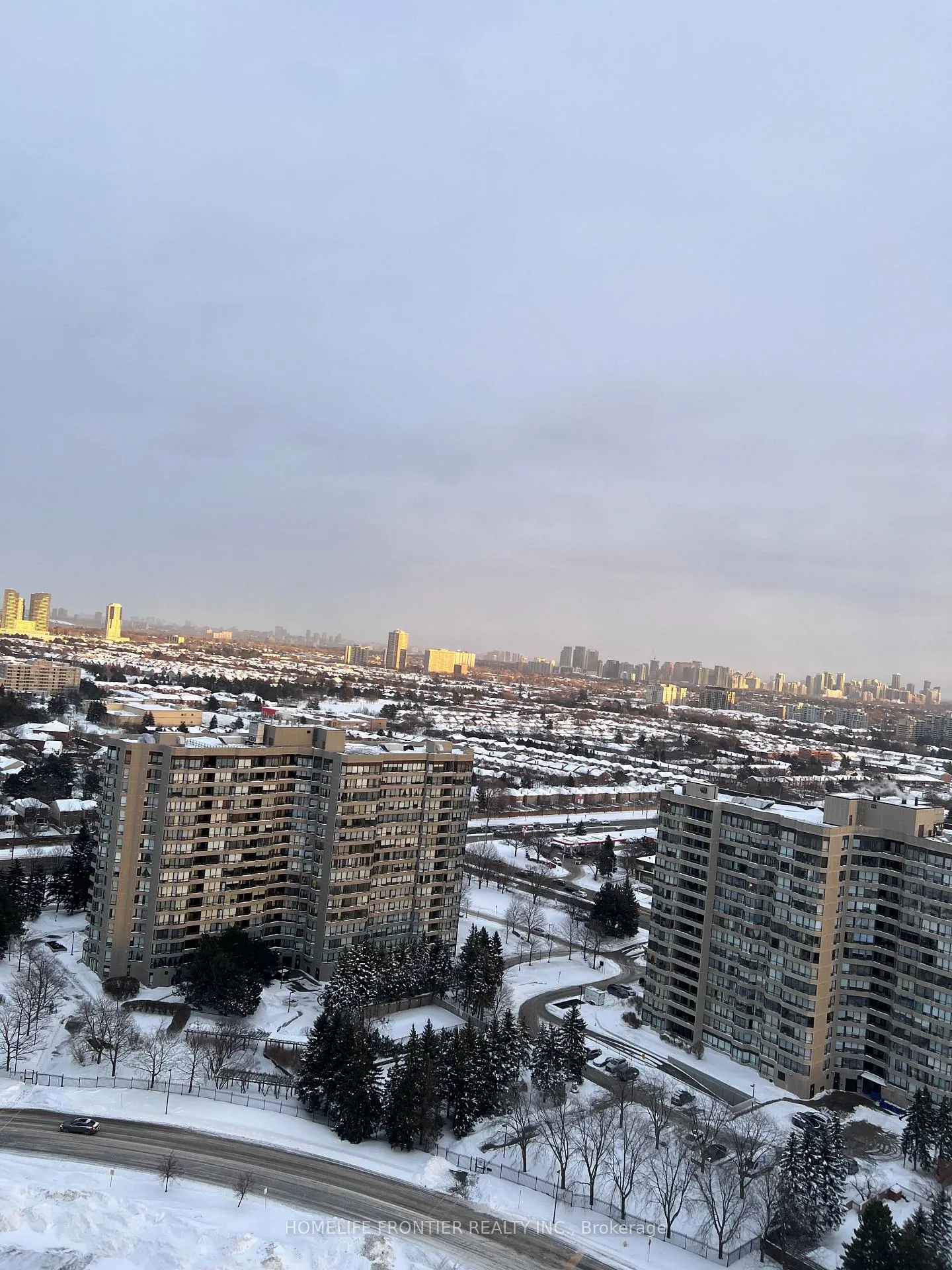 Photo 17 of Unit 2201, 30 Upper Mall Way, Vaughan, Brownridge — HOMEH