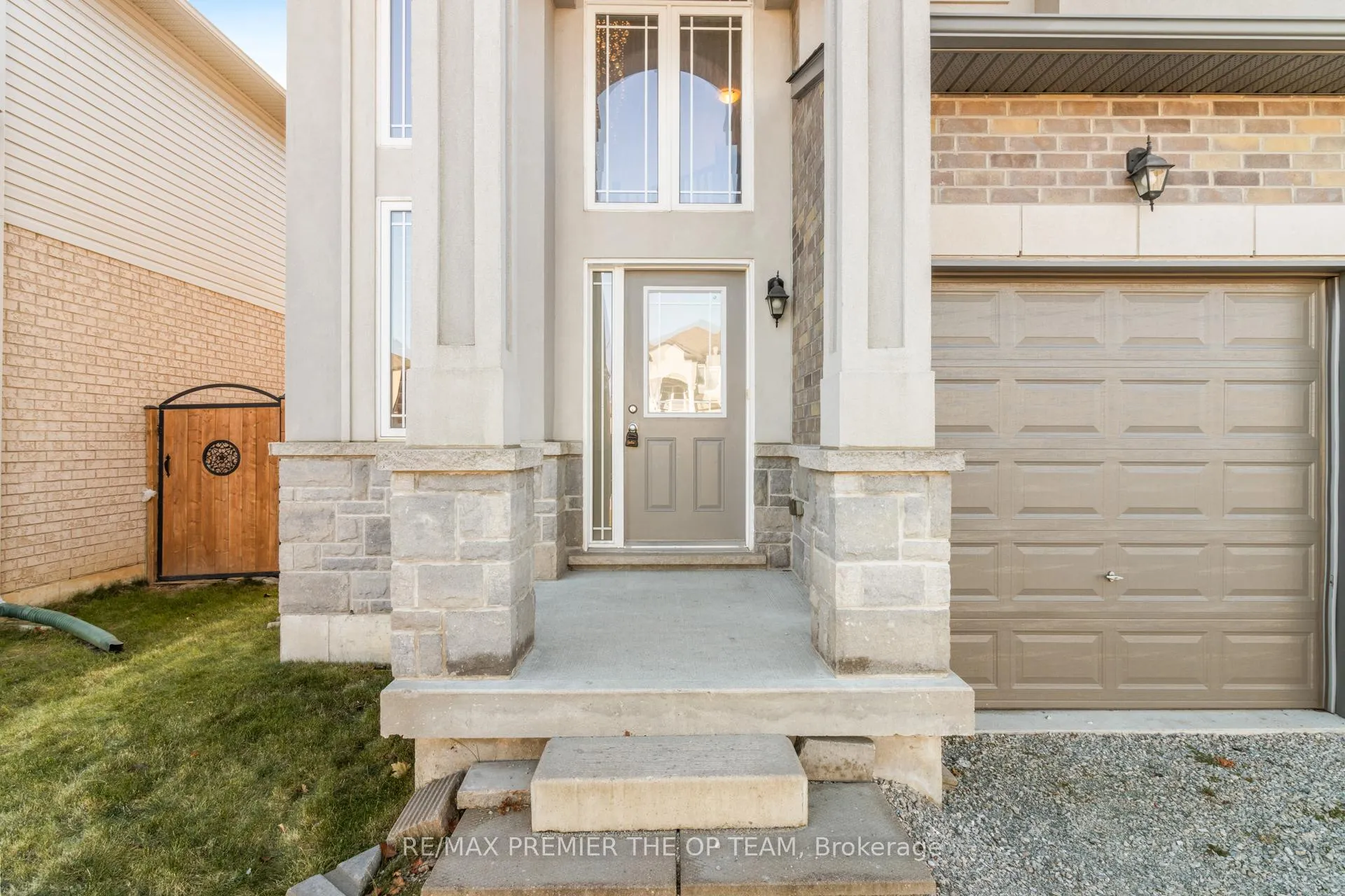 Photo 2 of 238 Medici Lane, Hamilton, Carpenter — HOMEH
