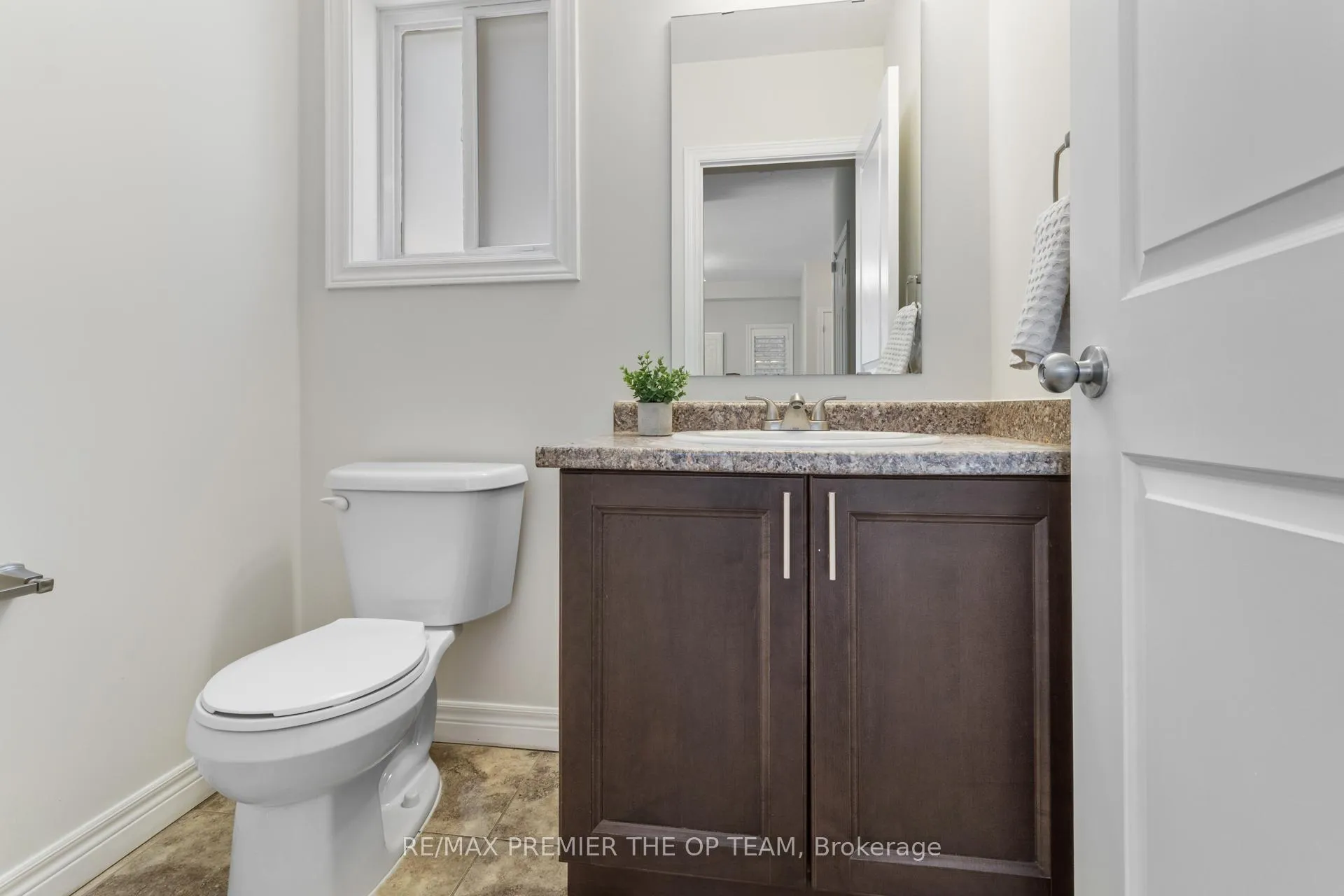 Photo 18 of 238 Medici Lane, Hamilton, Carpenter — HOMEH