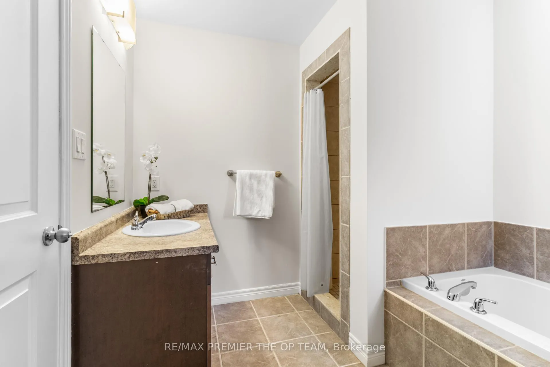 Photo 23 of 238 Medici Lane, Hamilton, Carpenter — HOMEH