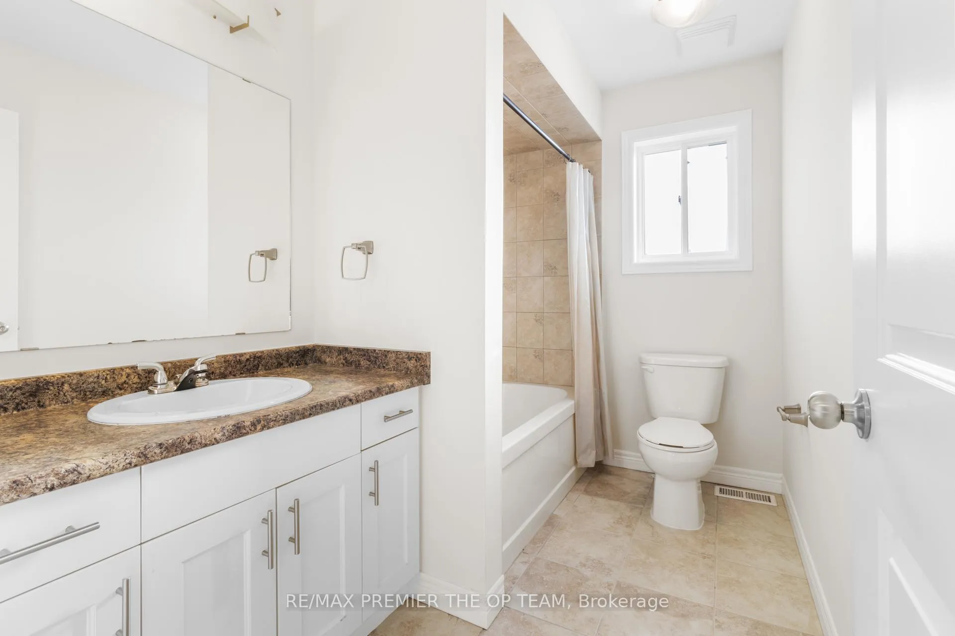 Photo 28 of 238 Medici Lane, Hamilton, Carpenter — HOMEH