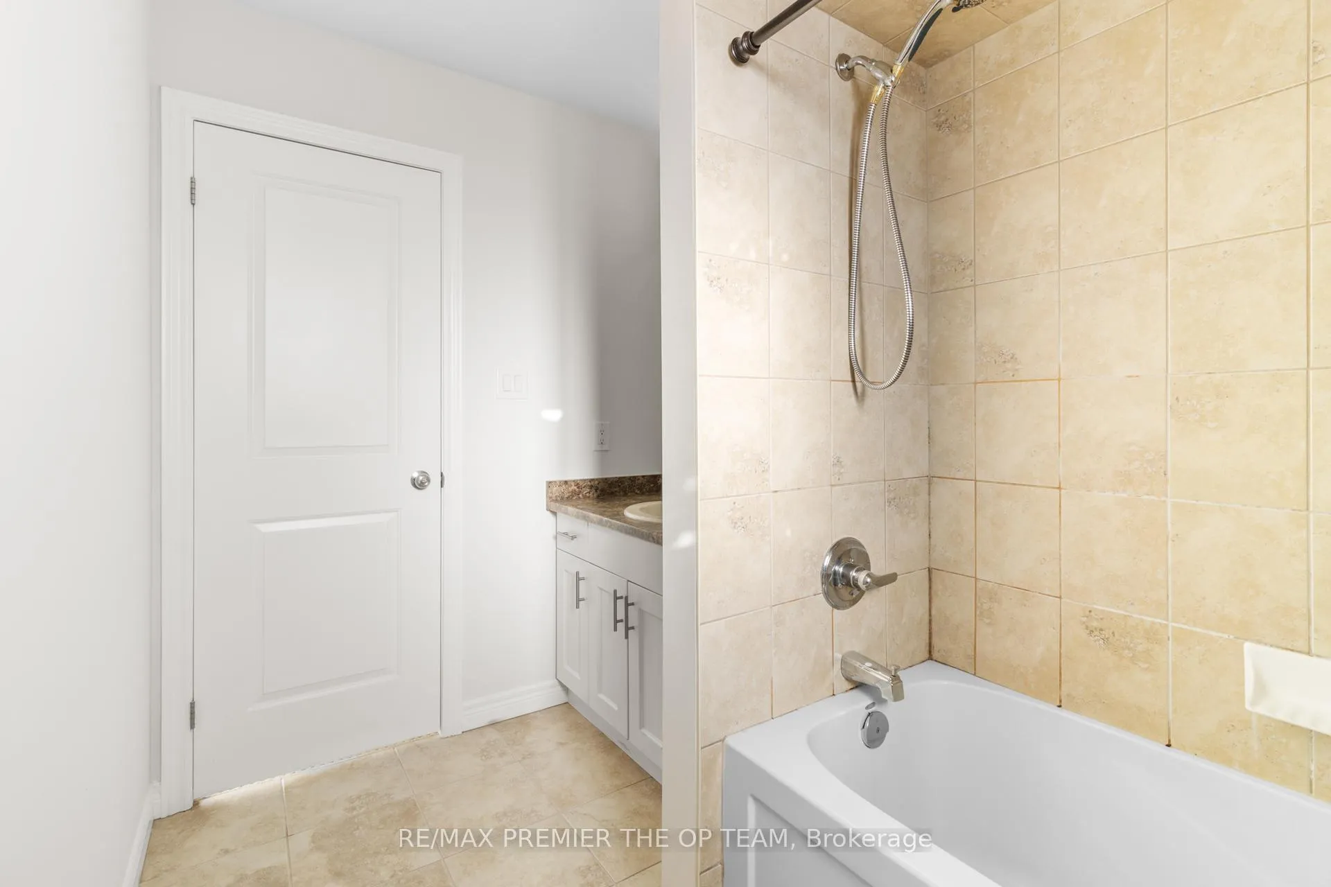 Photo 29 of 238 Medici Lane, Hamilton, Carpenter — HOMEH