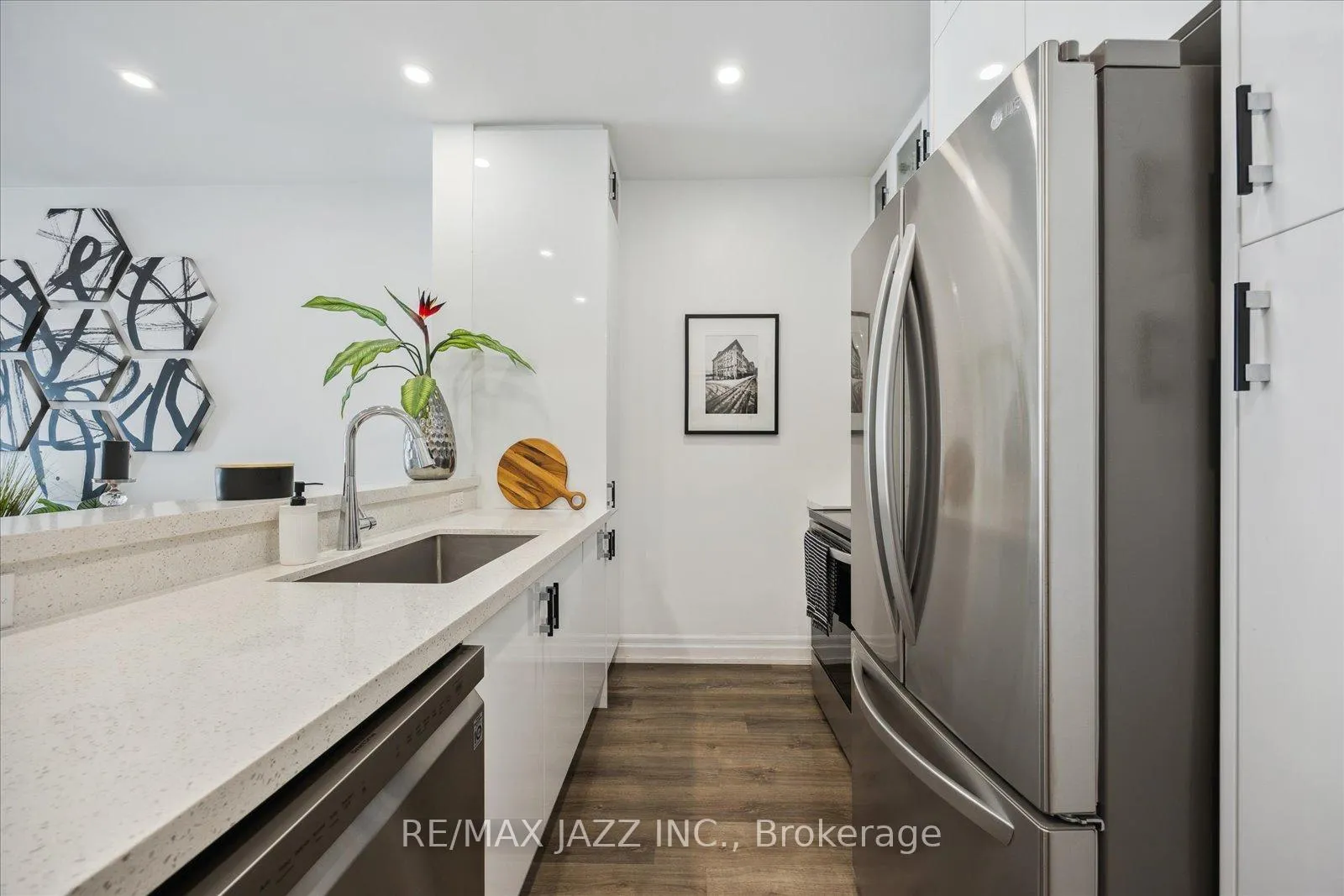 Photo 8 of Unit 608, 44 Bond Street W, Oshawa, O'Neill — HOMEH