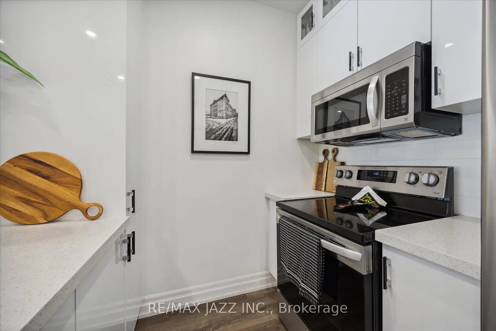 Photo 9 of Unit 608, 44 Bond Street W, Oshawa, O'Neill — HOMEH