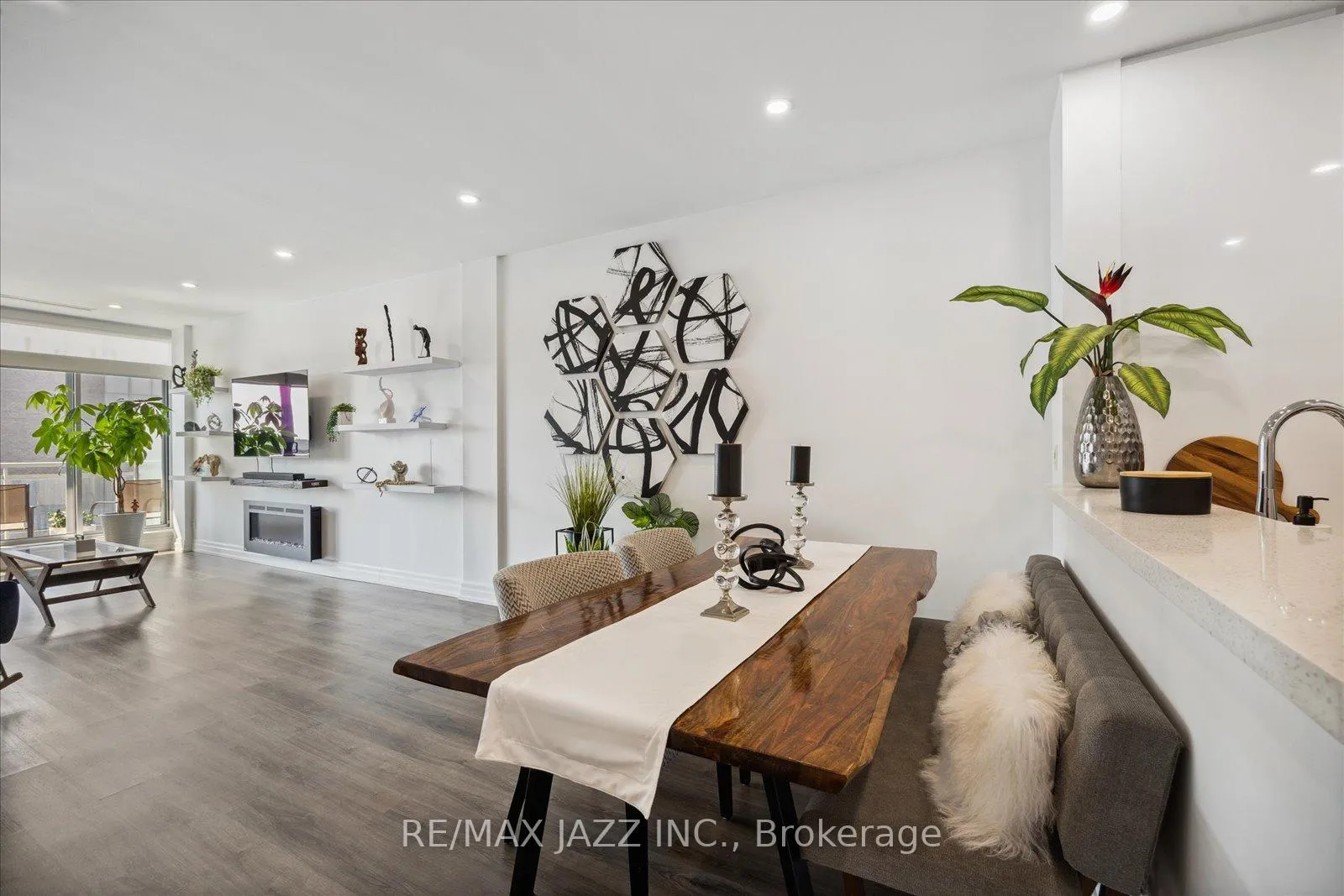 Photo 13 of Unit 608, 44 Bond Street W, Oshawa, O'Neill — HOMEH
