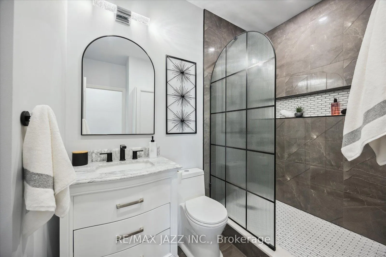 Photo 18 of Unit 608, 44 Bond Street W, Oshawa, O'Neill — HOMEH