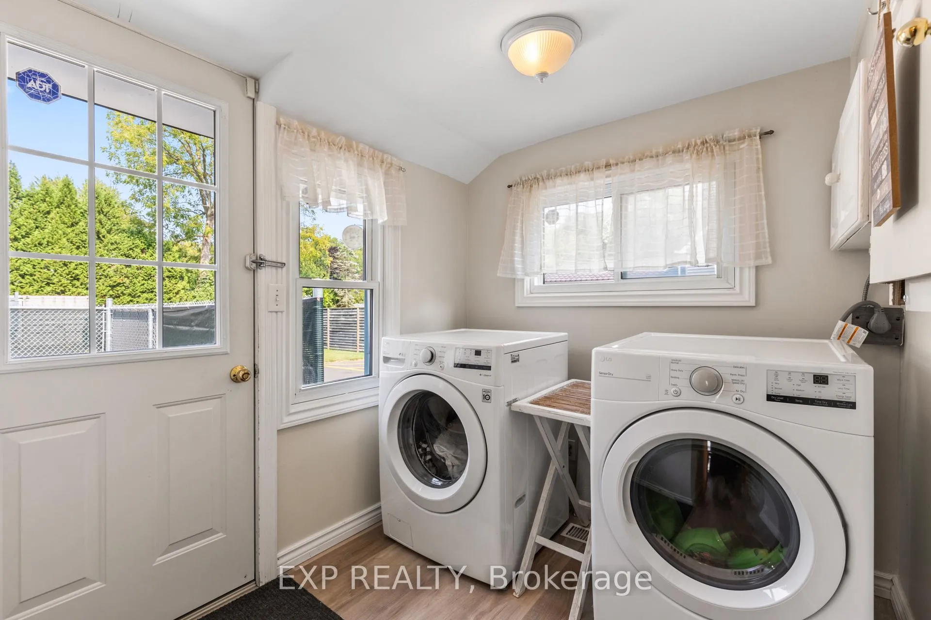 Photo 2 of Unit B, 11532 Longwoods Road, Middlesex Centre, Delaware Town — HOMEH