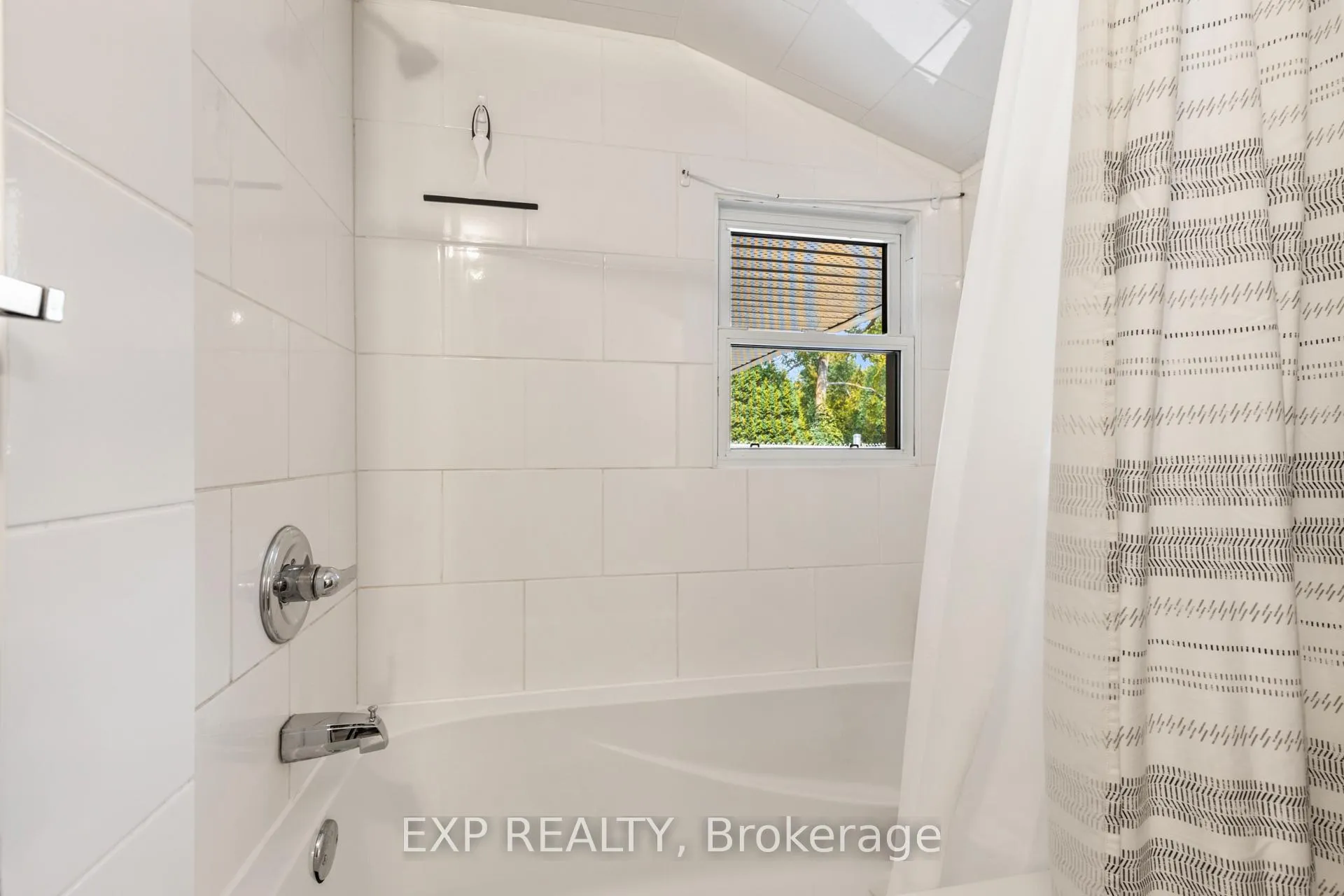 Photo 4 of Unit B, 11532 Longwoods Road, Middlesex Centre, Delaware Town — HOMEH